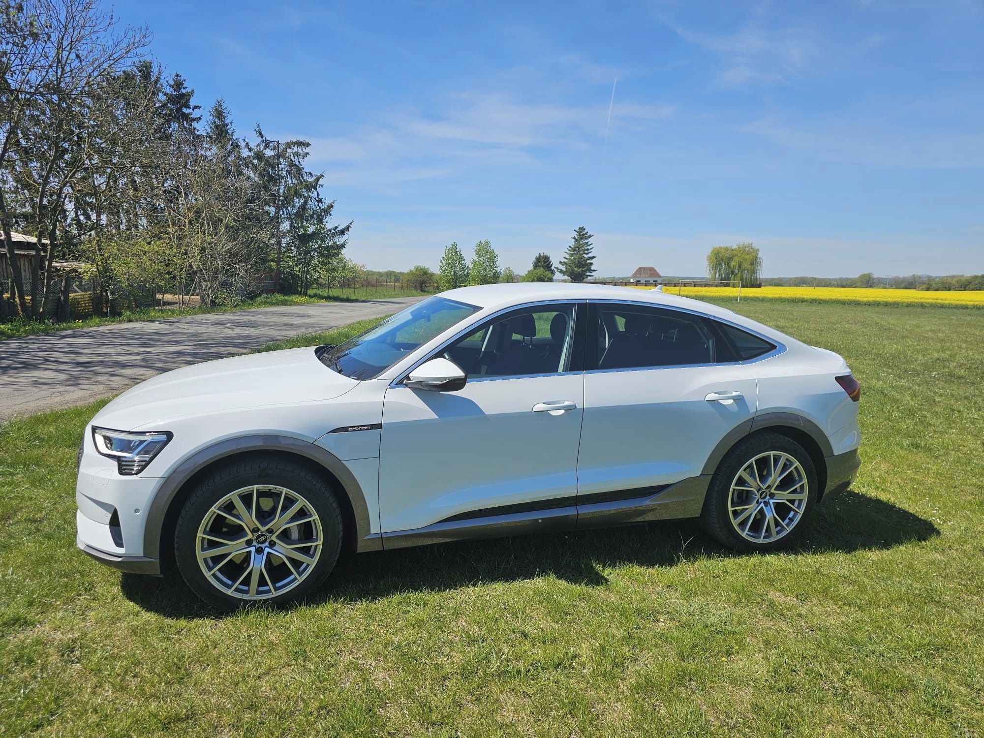 Audi e-tron, Sportback 55 4x4 300kW - fotka 3