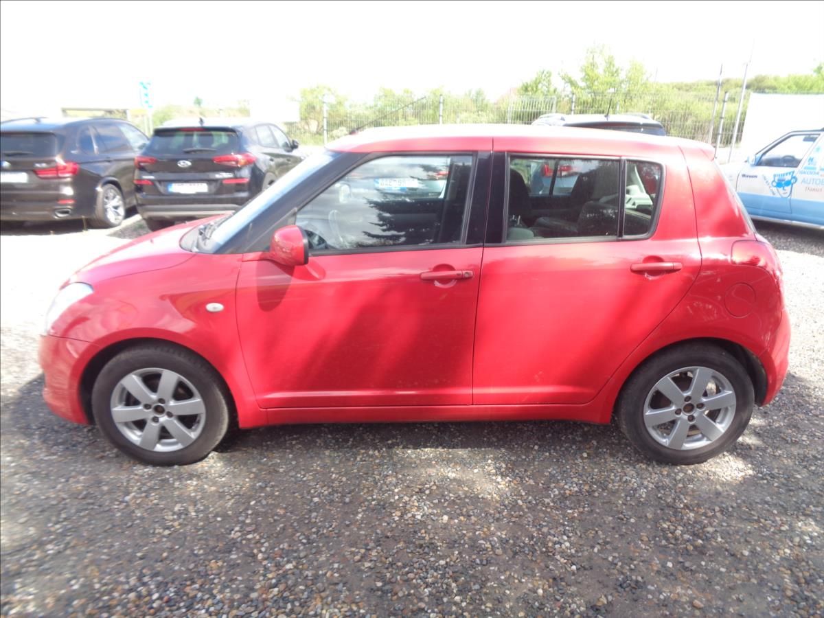 Suzuki Swift, 1,3 - fotka 4