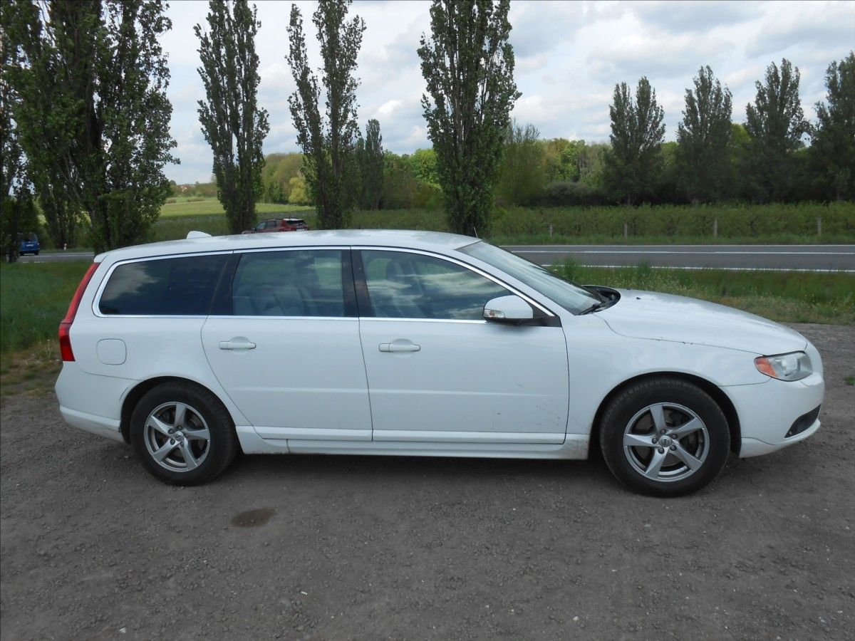 Volvo V70, 2,4 D 5 AWD 136 kW DIGIKLIMA - fotka 5