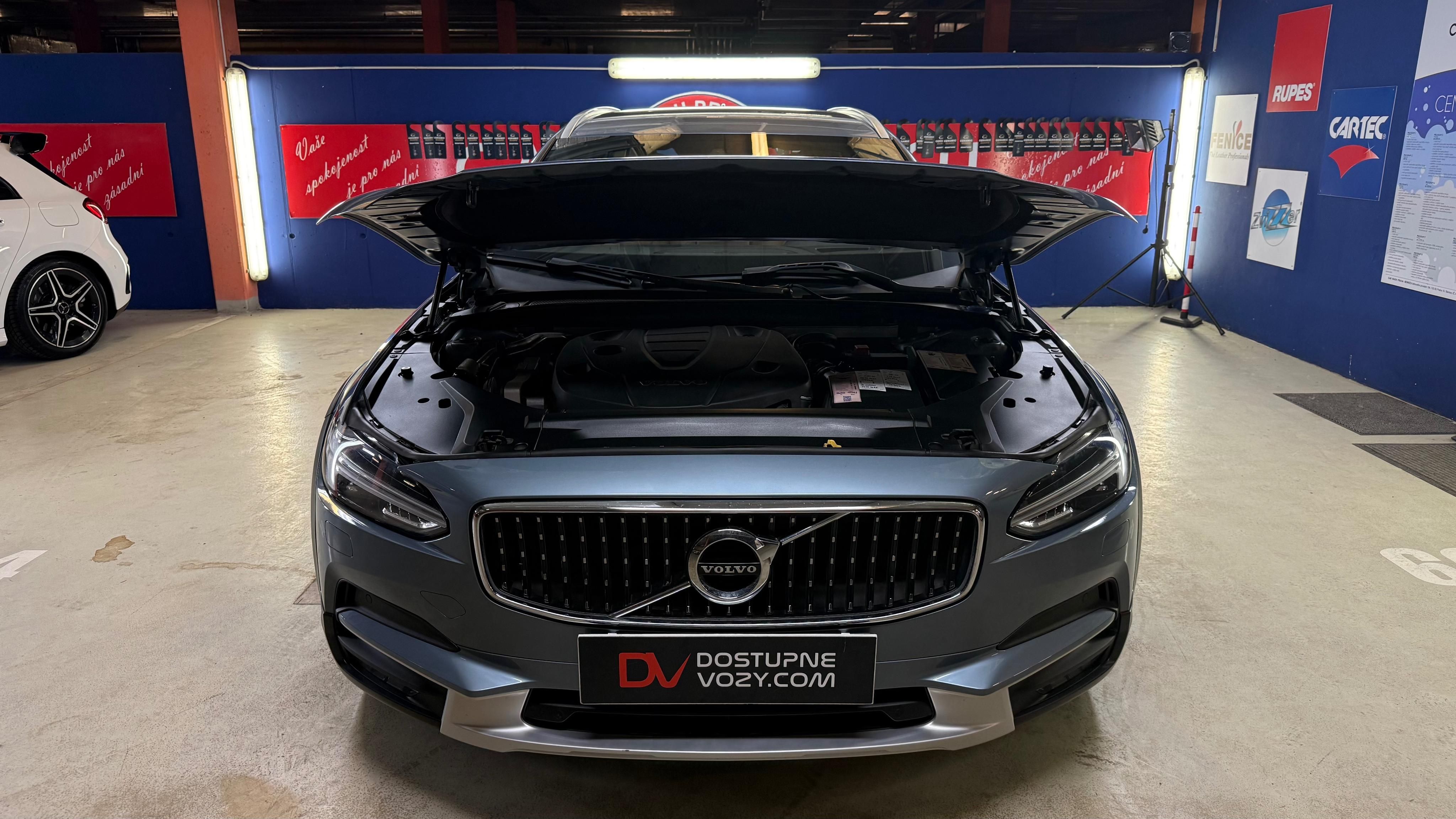Volvo V90, Volvo V90 Cross Country D5 AWD
