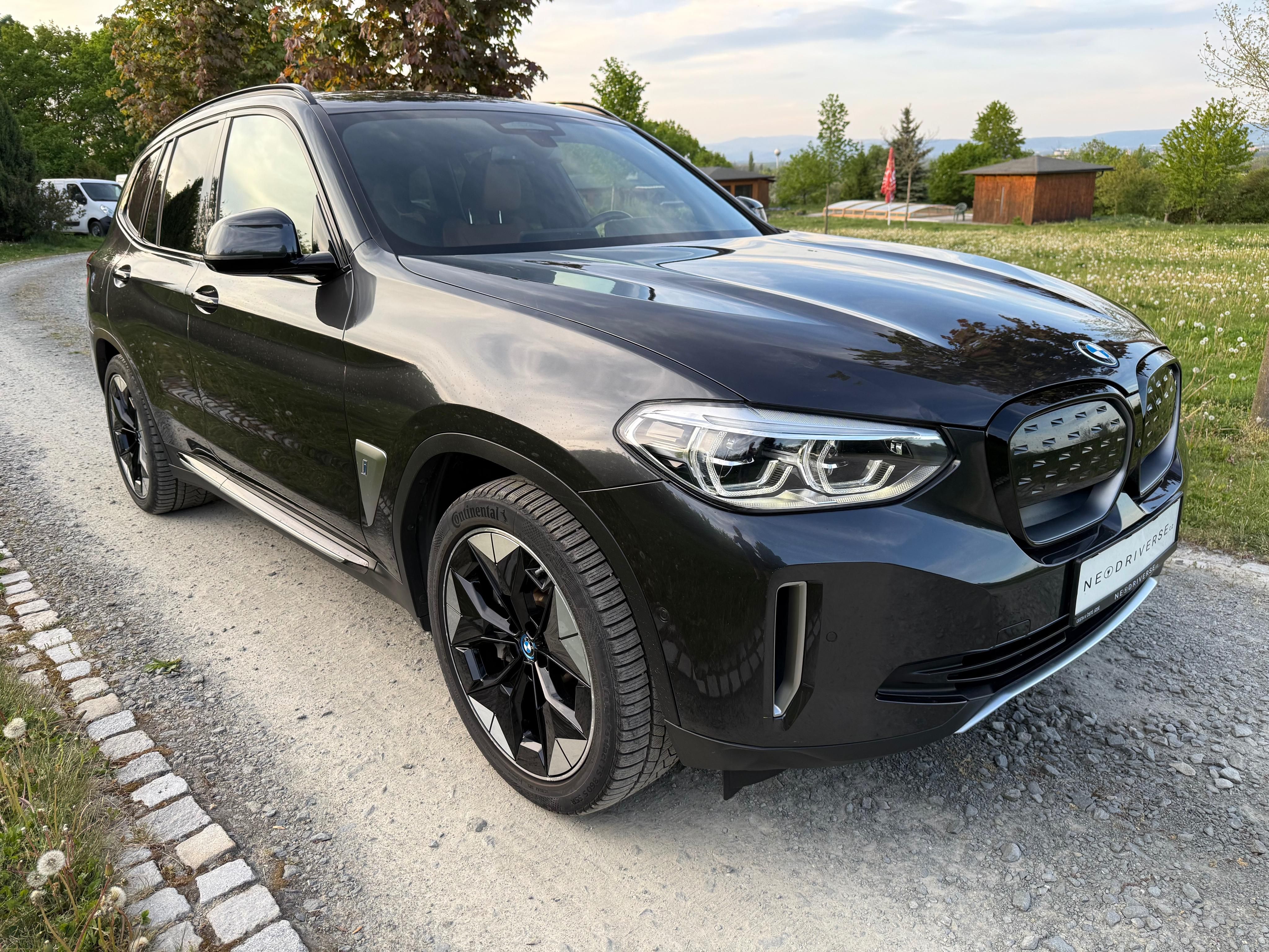BMW iX3, High Executive 80 kWh SoH 92% - fotka 2