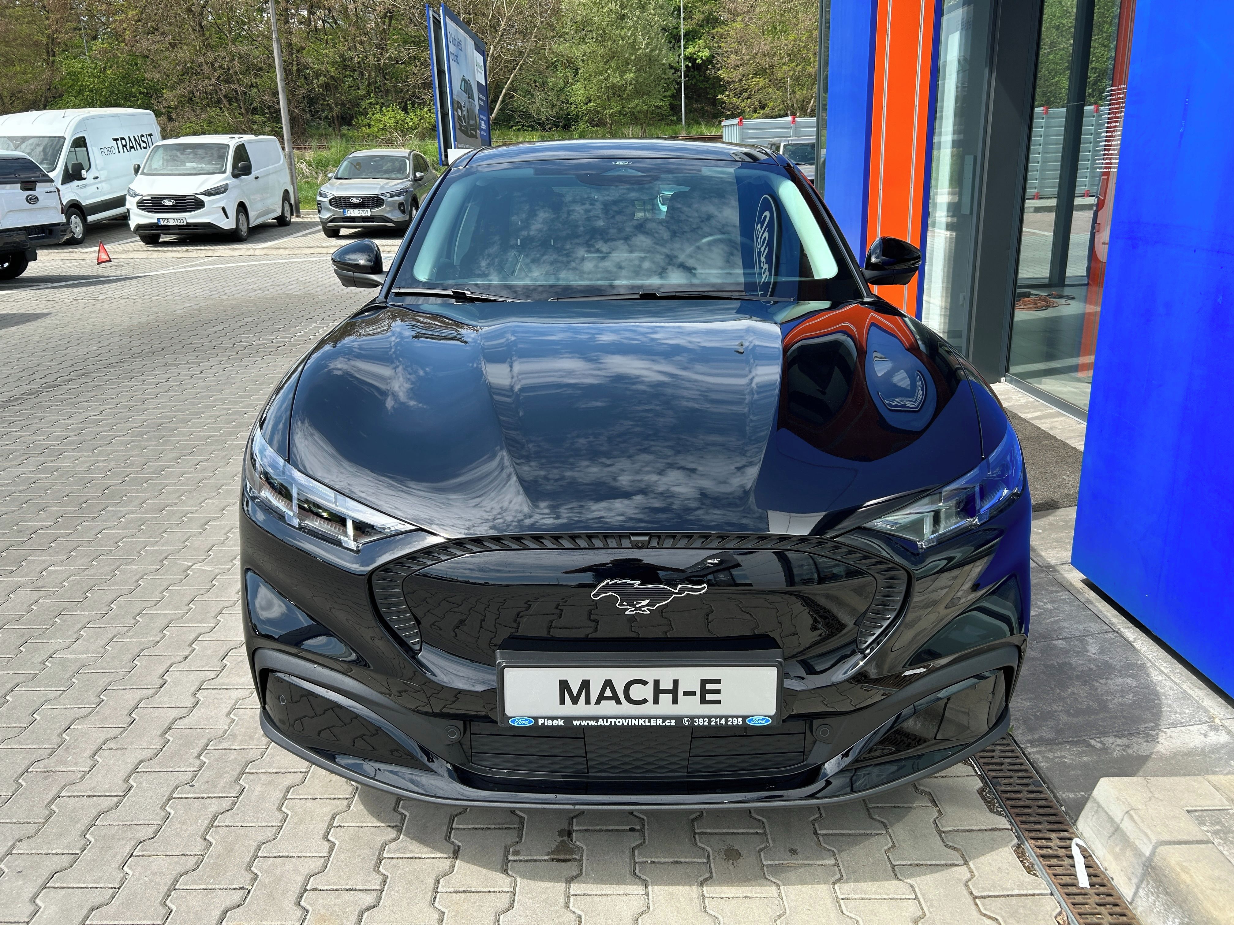 Ford Mustang Mach-E, 73 kWh  DOJEZD (197 kW/268 k) - fotka 2