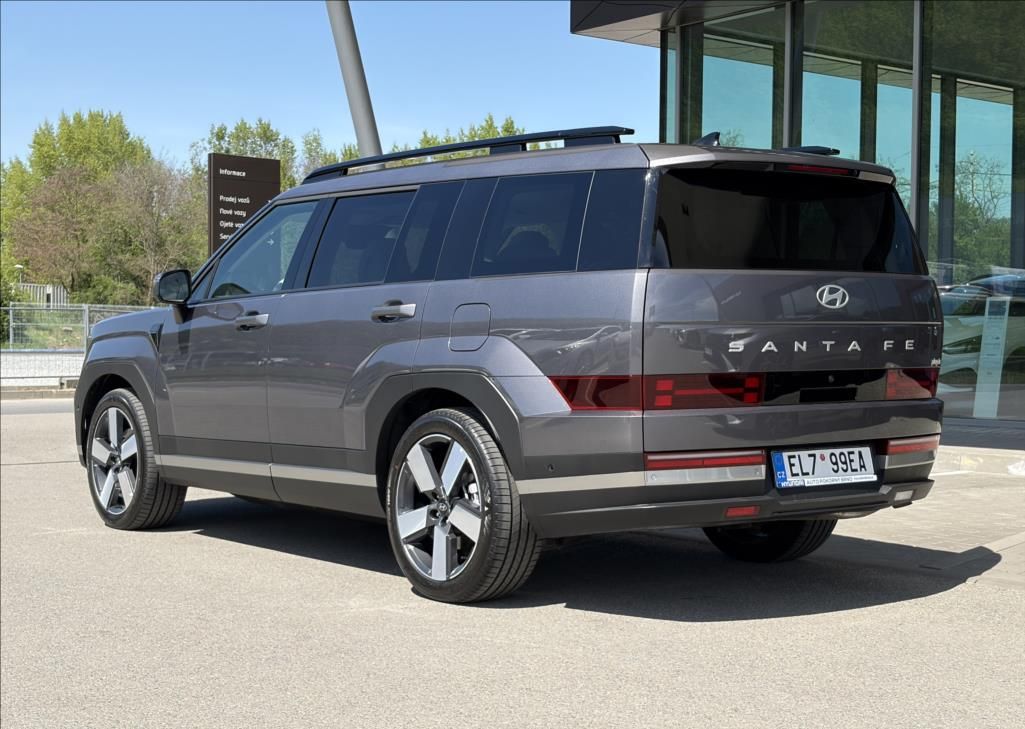 Hyundai Santa Fe, 1,6 T PHEV 4x4 7-míst  Premium - fotka 2