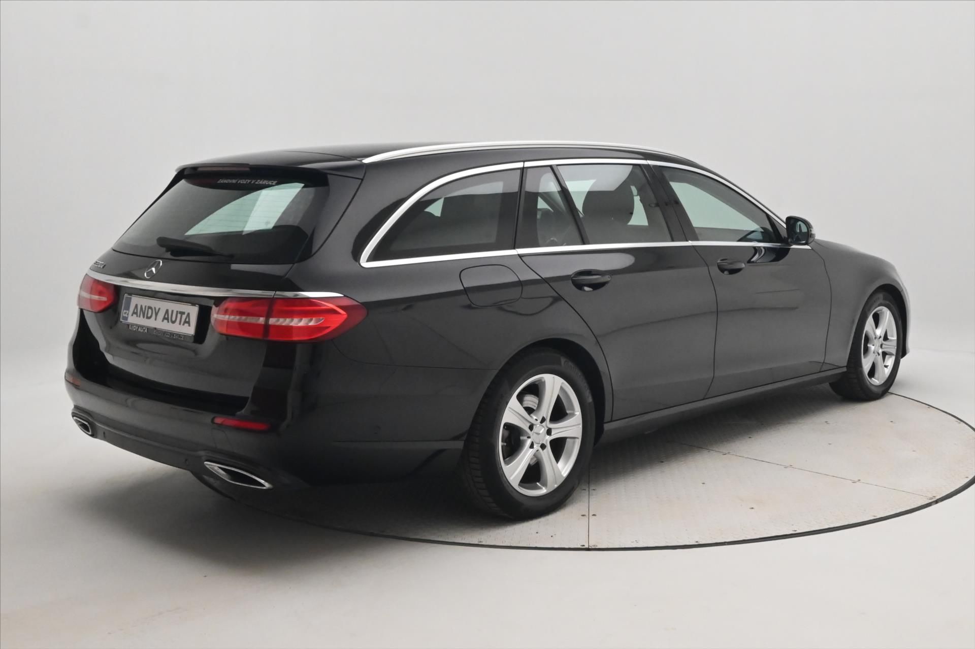 Mercedes-Benz Třídy E, 2,0 220d 143 kW Business 9G-Tr - fotka 5