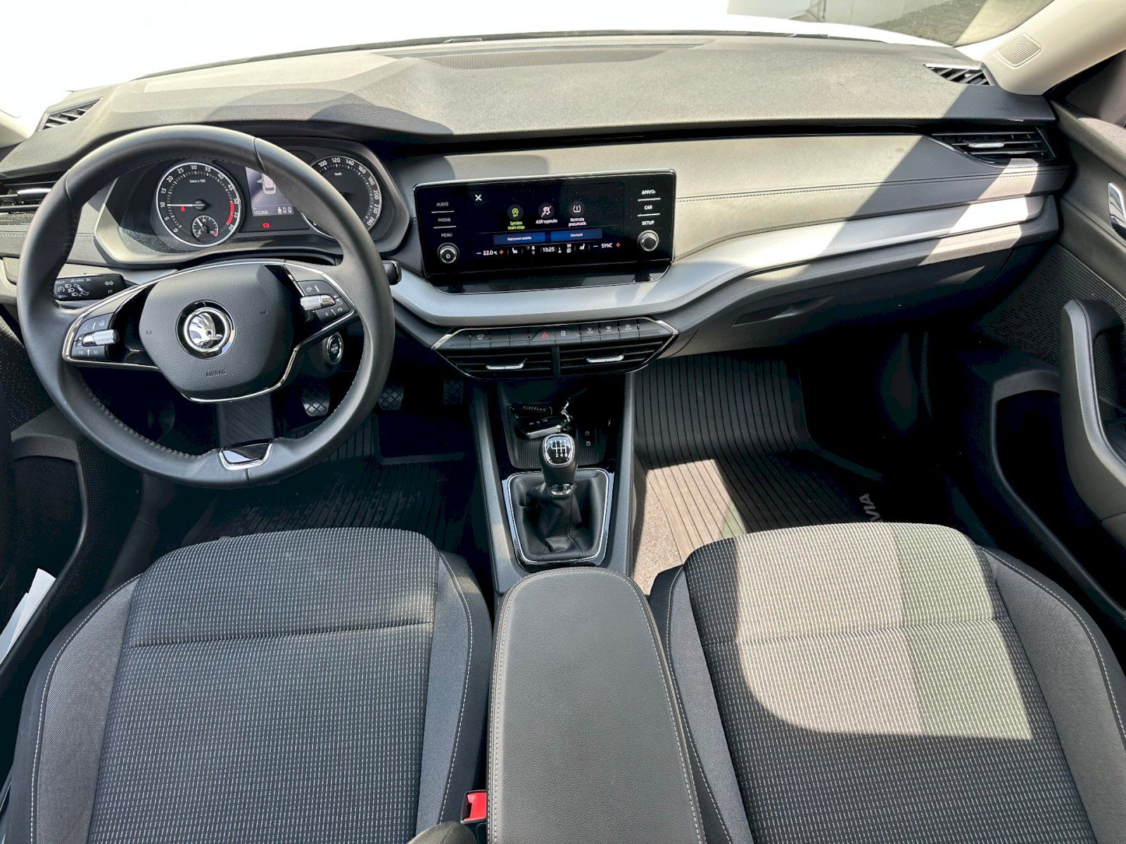 Škoda Octavia, 2.0 TDI 85kW Ambition Combi - fotka 5