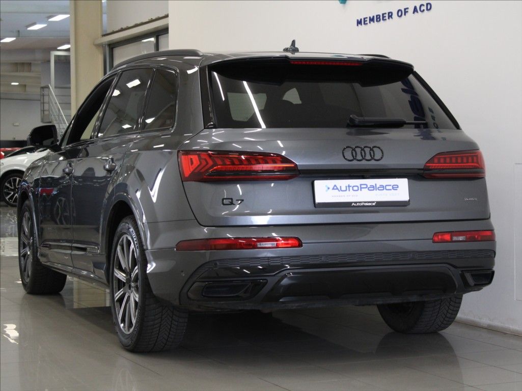 Audi Q7, 3,0 50TDi S-Line 63tkm. ČR - fotka 3