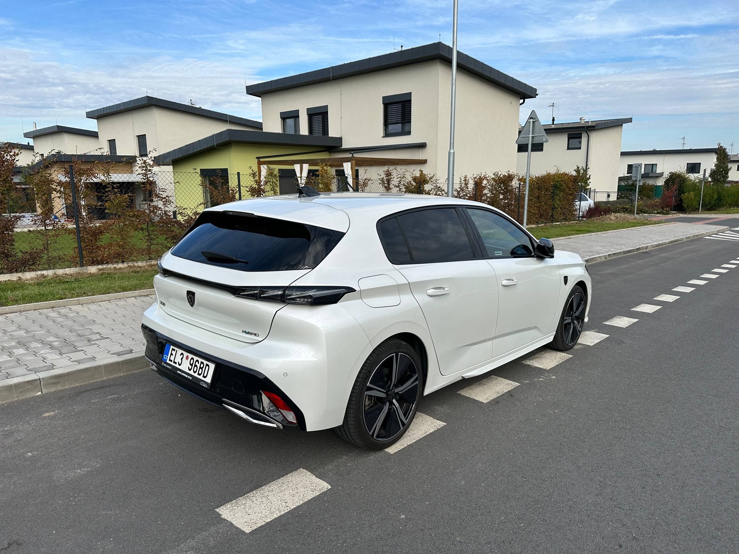 Peugeot 308, Peugeot 308 GT HYBRID 132kW - fotka 3