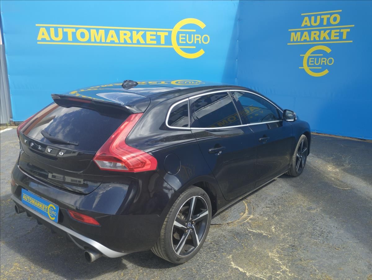 Volvo V40, 2,0 D3 110KW R-DESING, PANORAM - fotka 4
