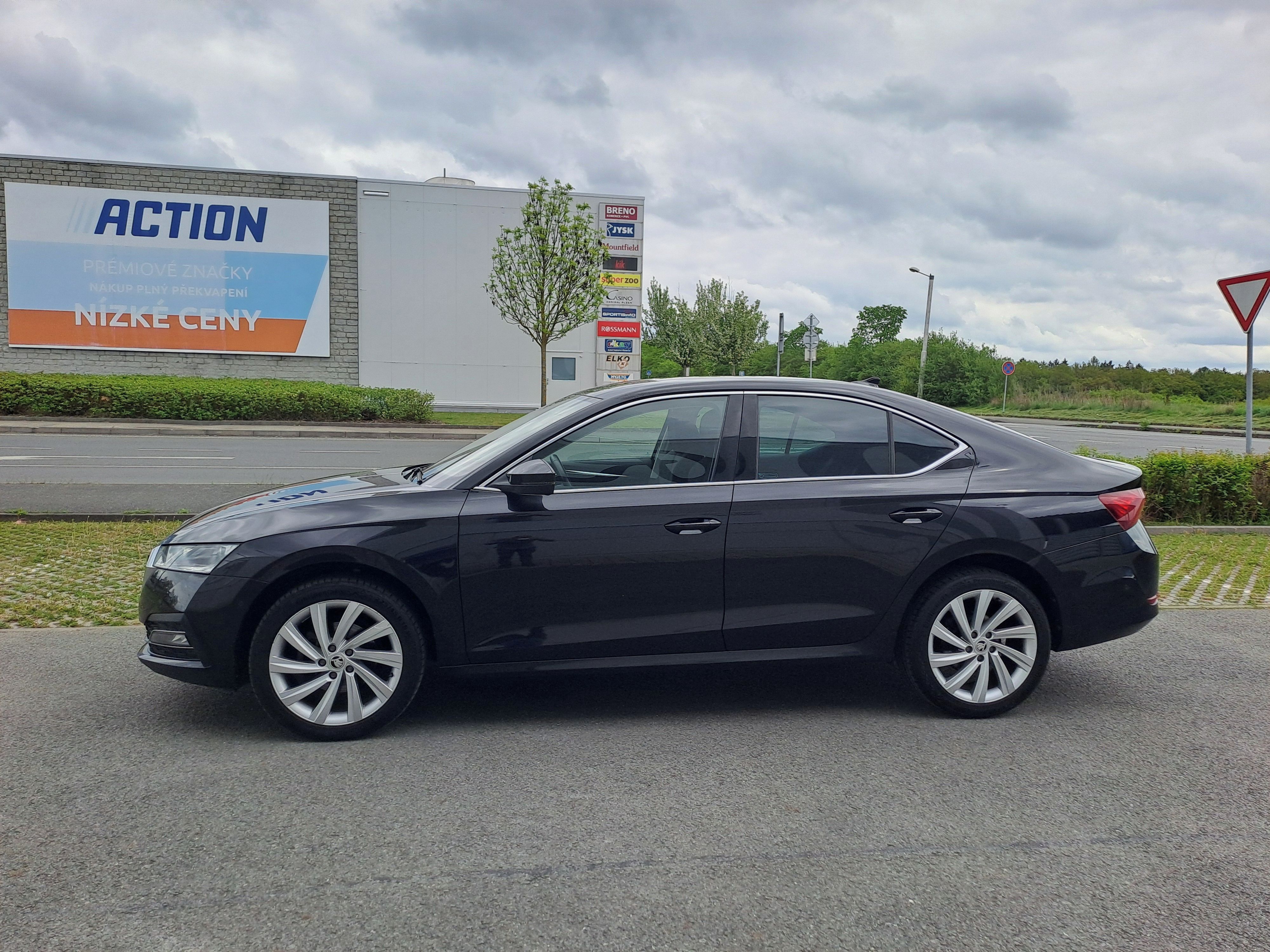Škoda Octavia, 2.0TDI 1.MAJ ELEGANCE! KRÁSNÁ! - fotka 4