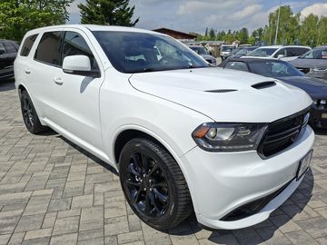 R/T 5,7L V8 HEMI 4x4, 6míst,