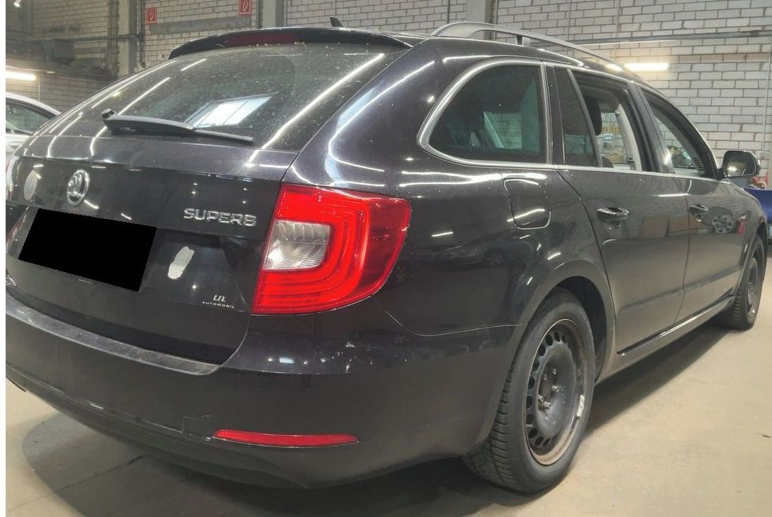Škoda Superb, 2.0TDi 103 KW DSG BI-XENONY - fotka 3
