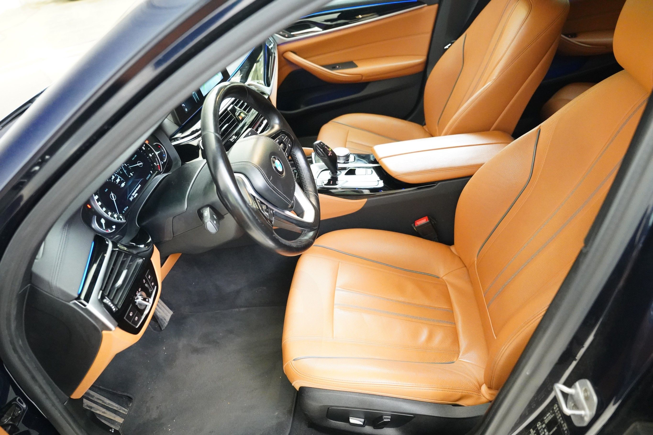 BMW Řada 5, 2.0 xDrive 185 kW - fotka 5
