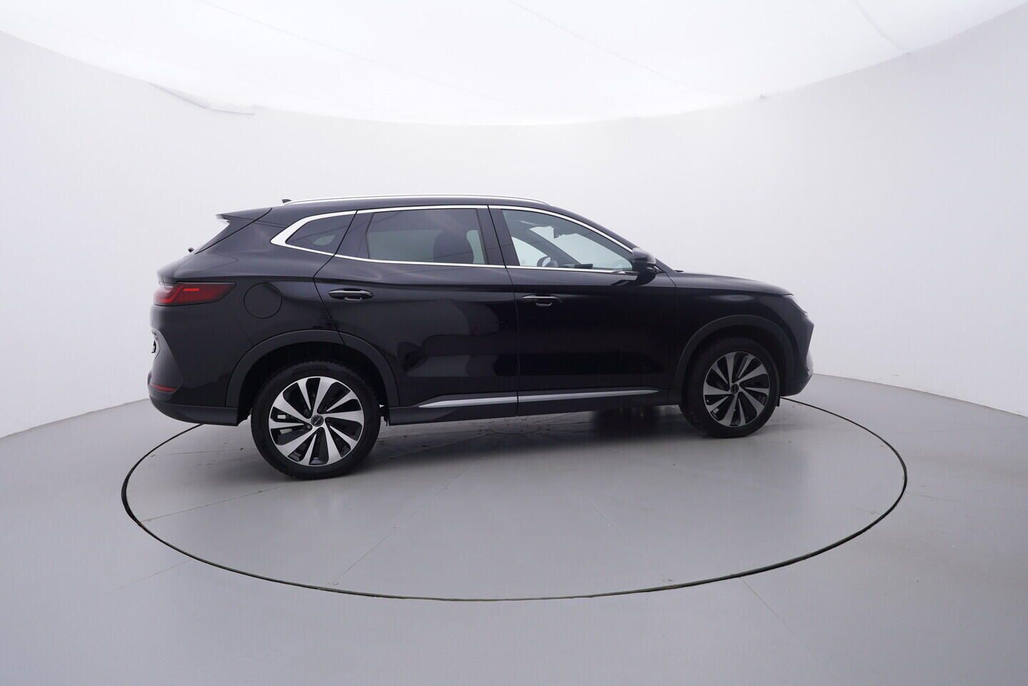 BYD Seal U, Design plg-in hybrid 238 kW - fotka 6