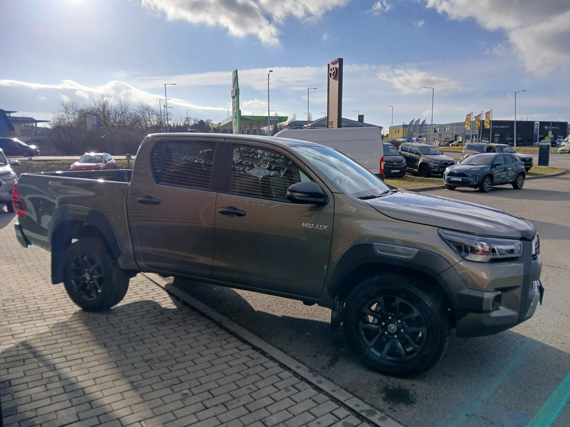 Toyota Hilux, 2.8 D 6st. AT Invincible - fotka 4