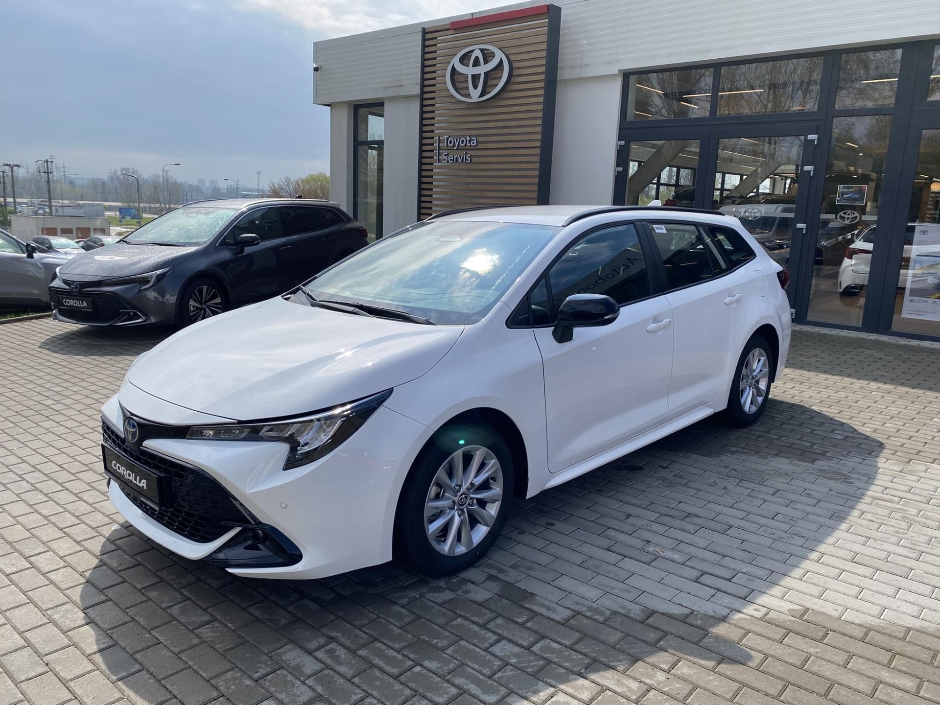 Toyota Corolla, 1.8 HEV Comfort Tech - fotka 2
