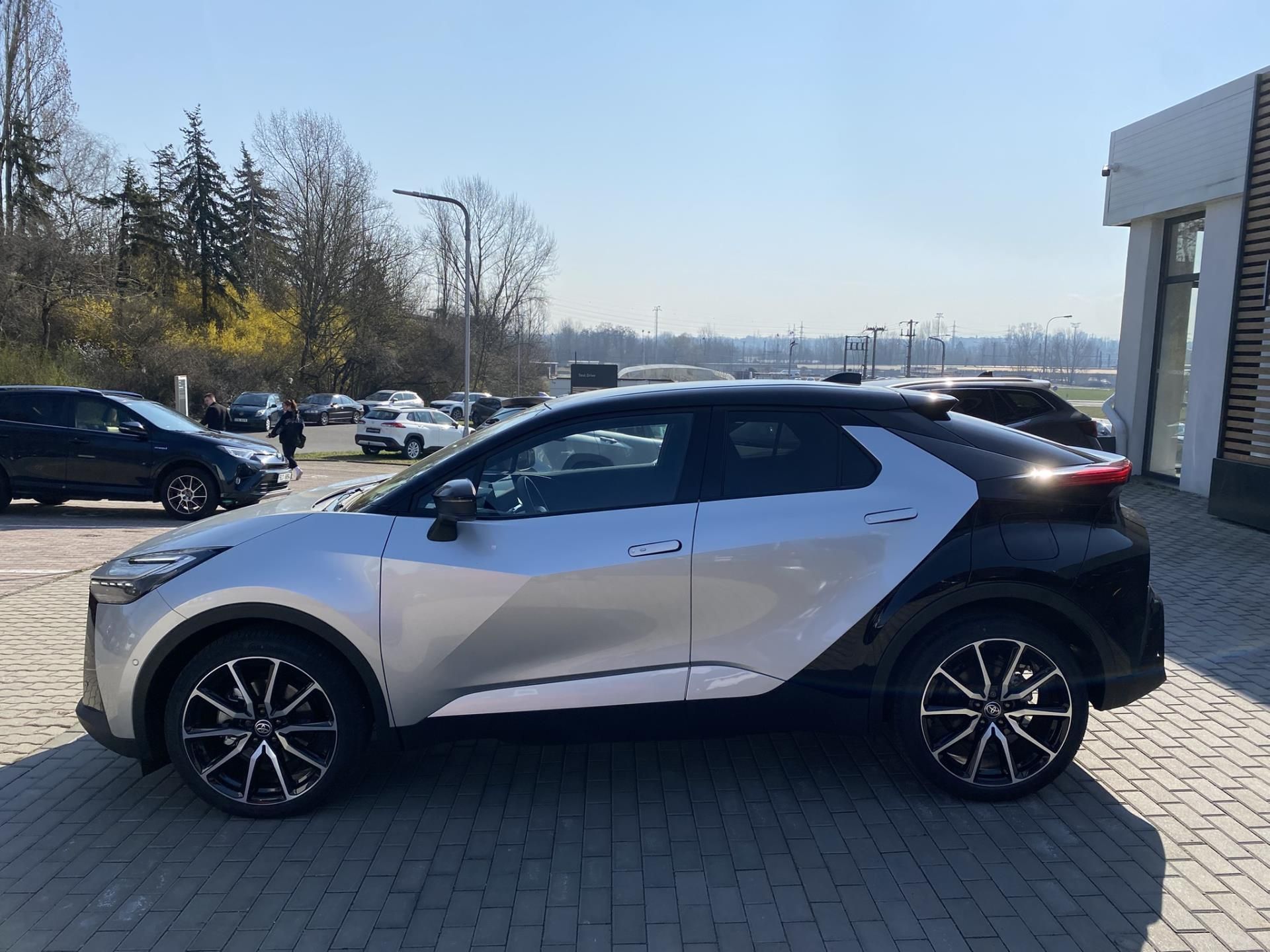 Toyota C-HR, 2.0 PHEV GR Sport Dynamic - fotka 3