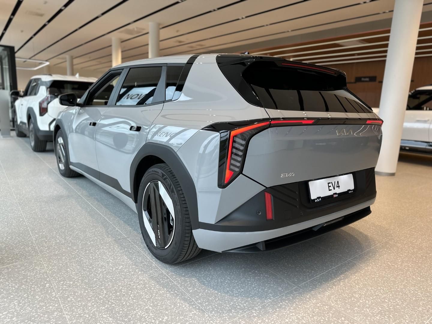 Kia EV4, 150kW EARTH 150 KW + 81,4 KWH - fotka 3