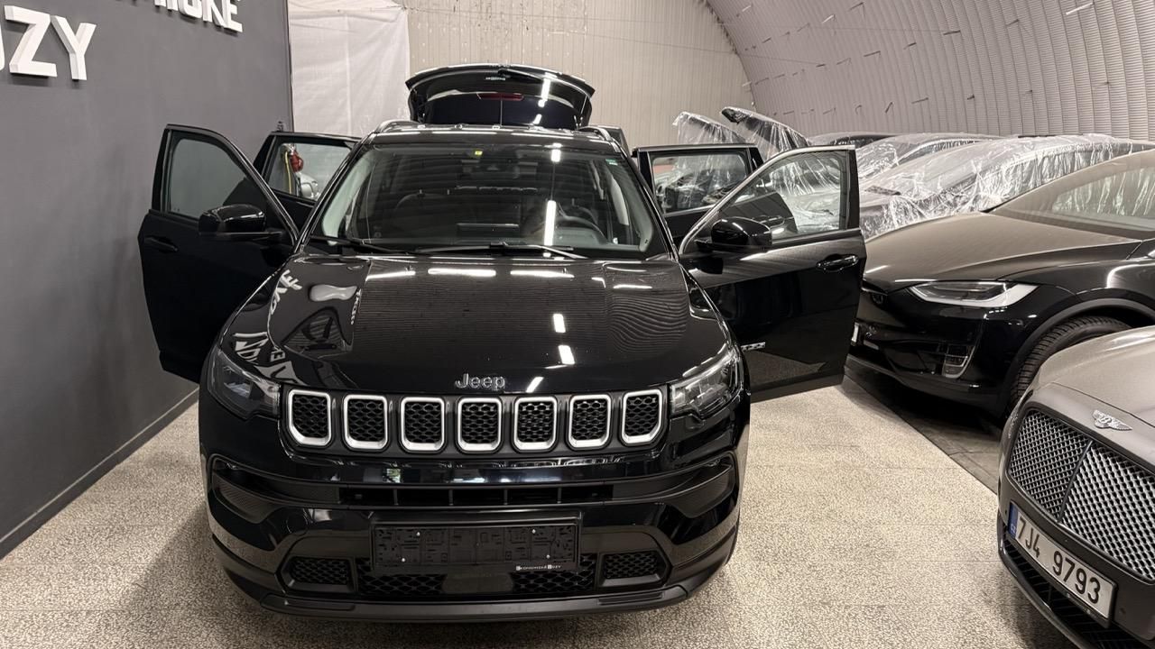 Jeep Compass, 1.3i 4x4,PHEV,50km dojezd - fotka 3