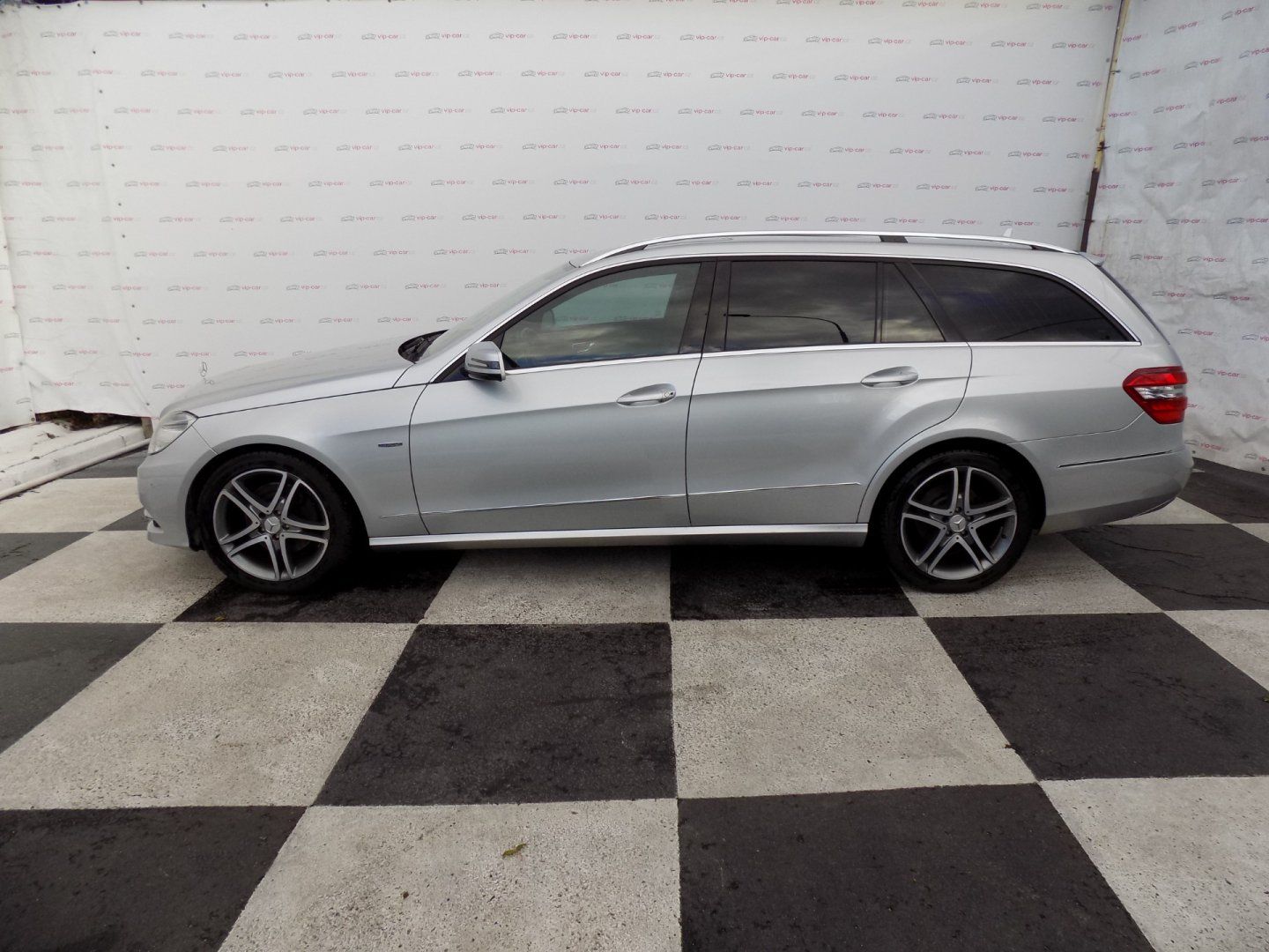 Mercedes-Benz Třídy E, E 300CDI/bi-xenon/Avantgarde/ - fotka 2