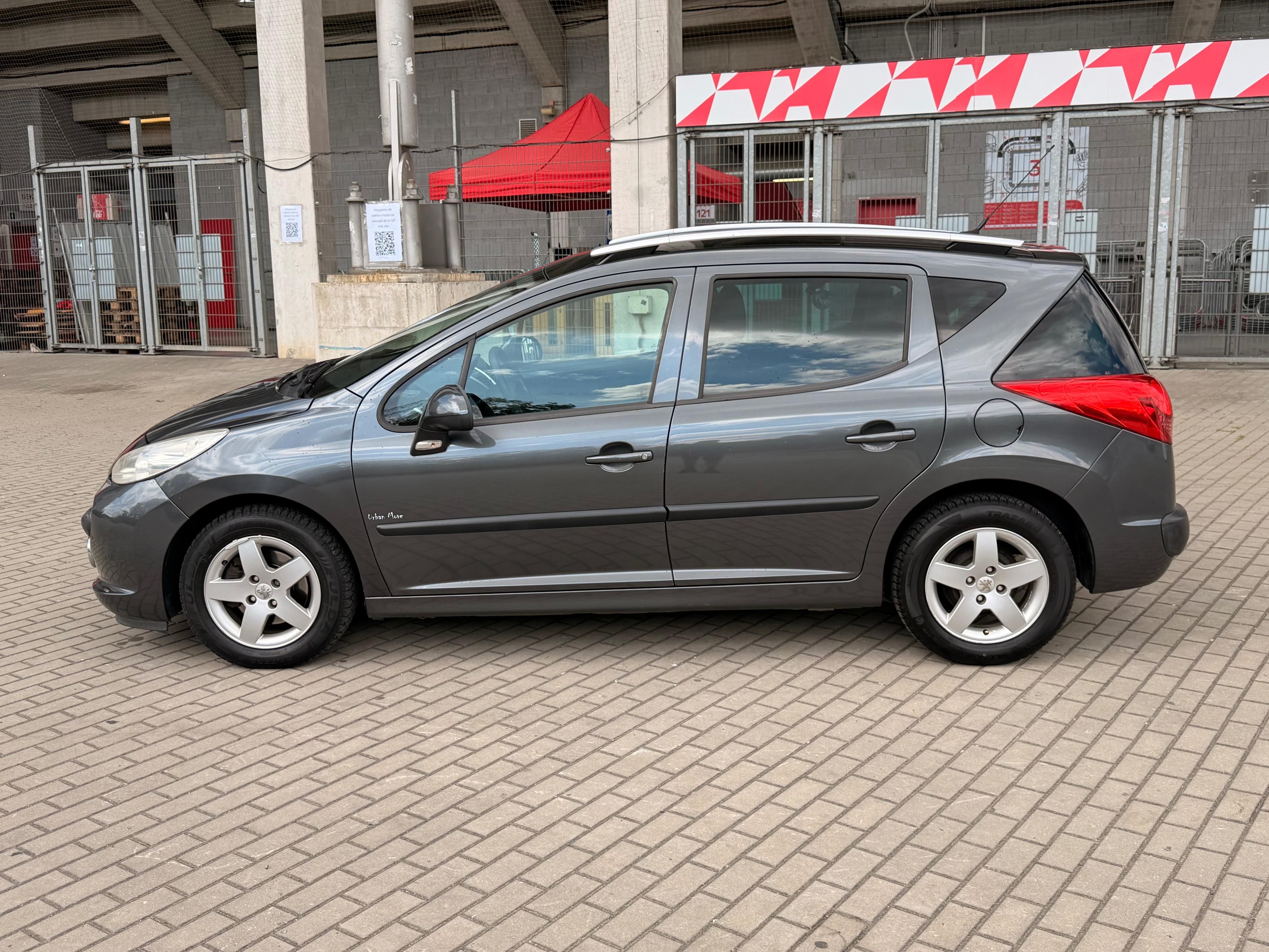 Peugeot 207, 1,4VTi, 70kw, Panorama - fotka 2