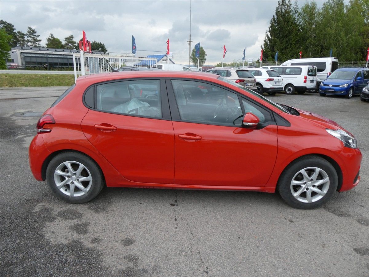 Peugeot 208, 1,2 PureTech 61kW Active,2xkol - fotka 2