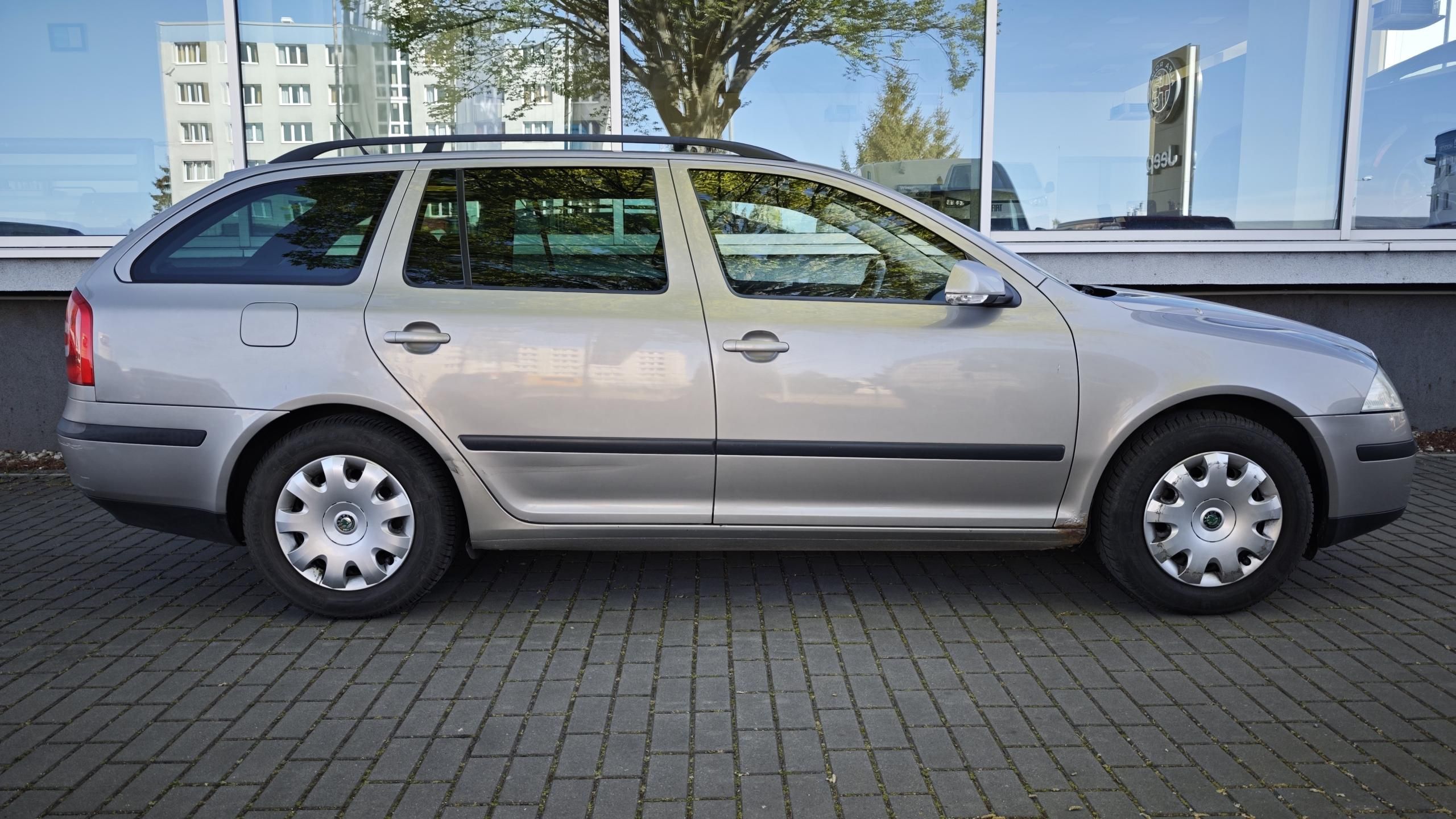 Škoda Octavia, 1,6 benzín kombi - fotka 5