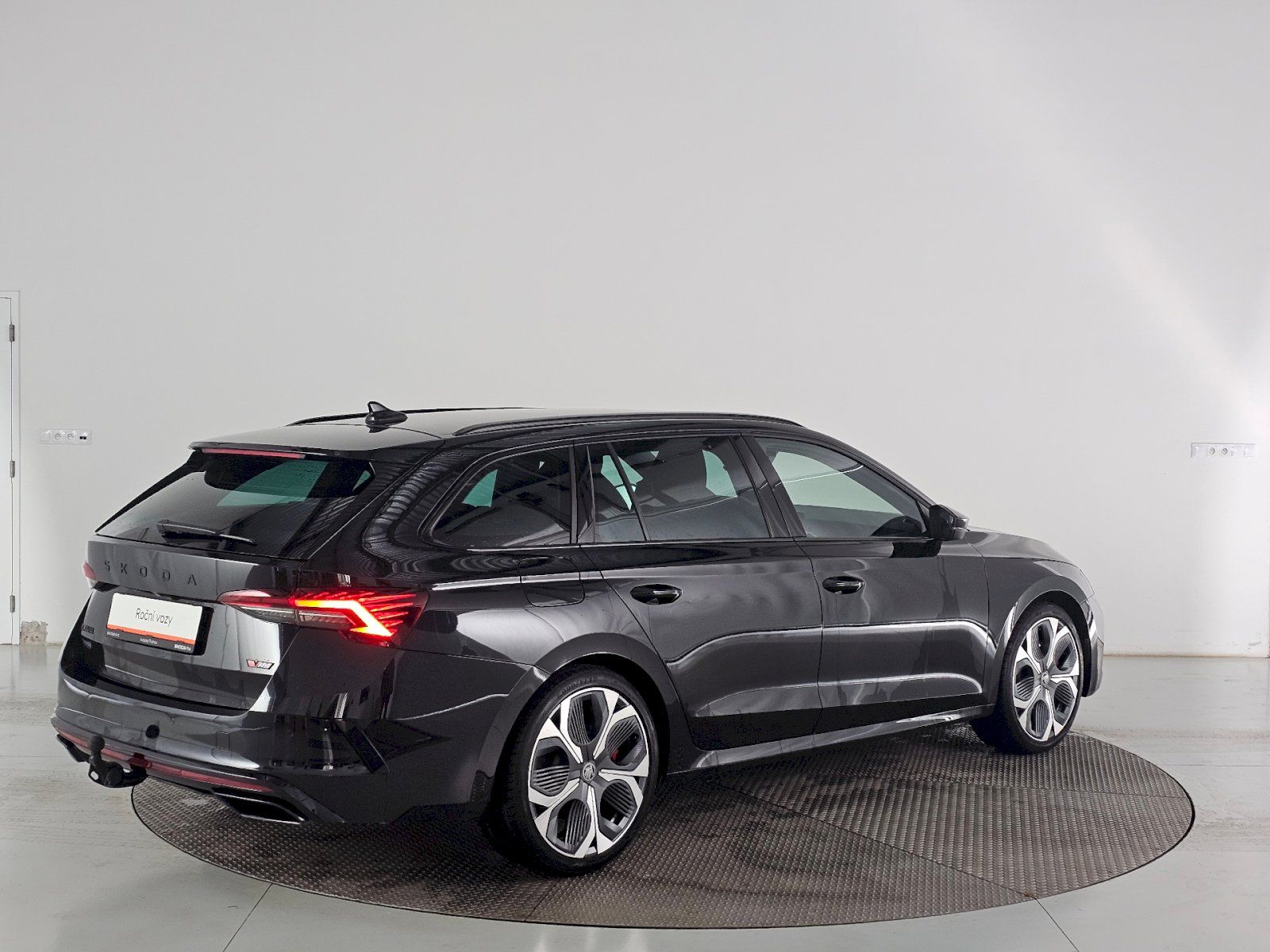 Škoda Octavia, RS 2.0TSi 195kW RS TAŽNÉ - fotka 2