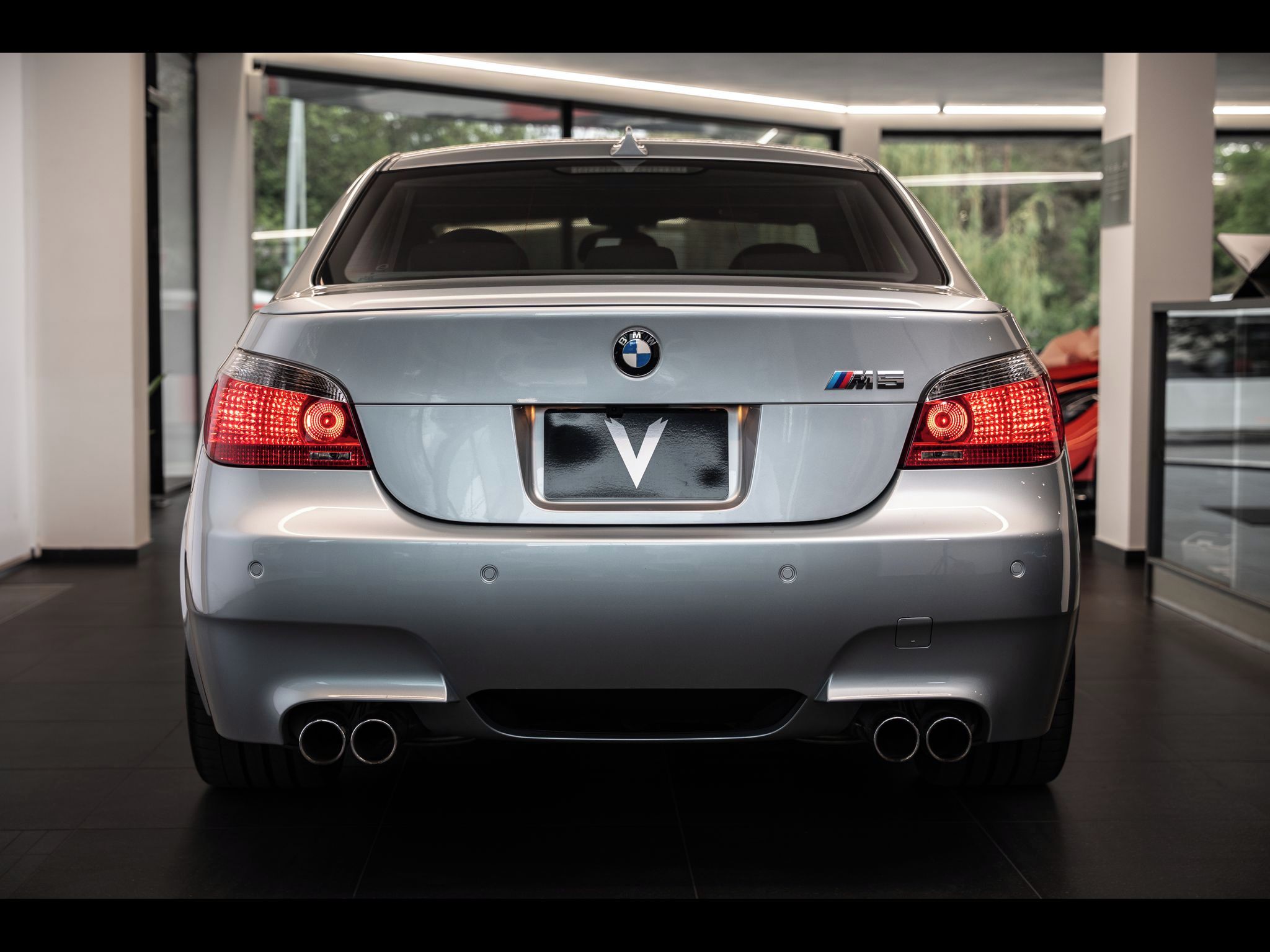 BMW M5, V10/SMG/CarPlay/Kamera - fotka 3