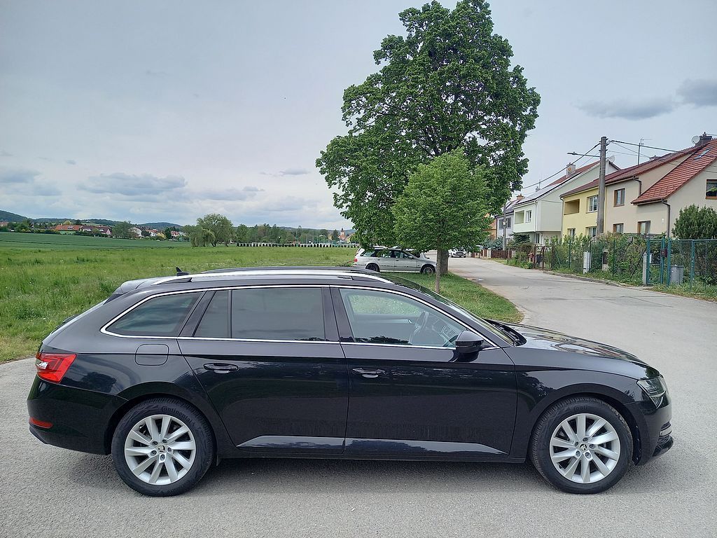 Škoda Superb, 2.0TDi DSG-Navi-LED - fotka 6