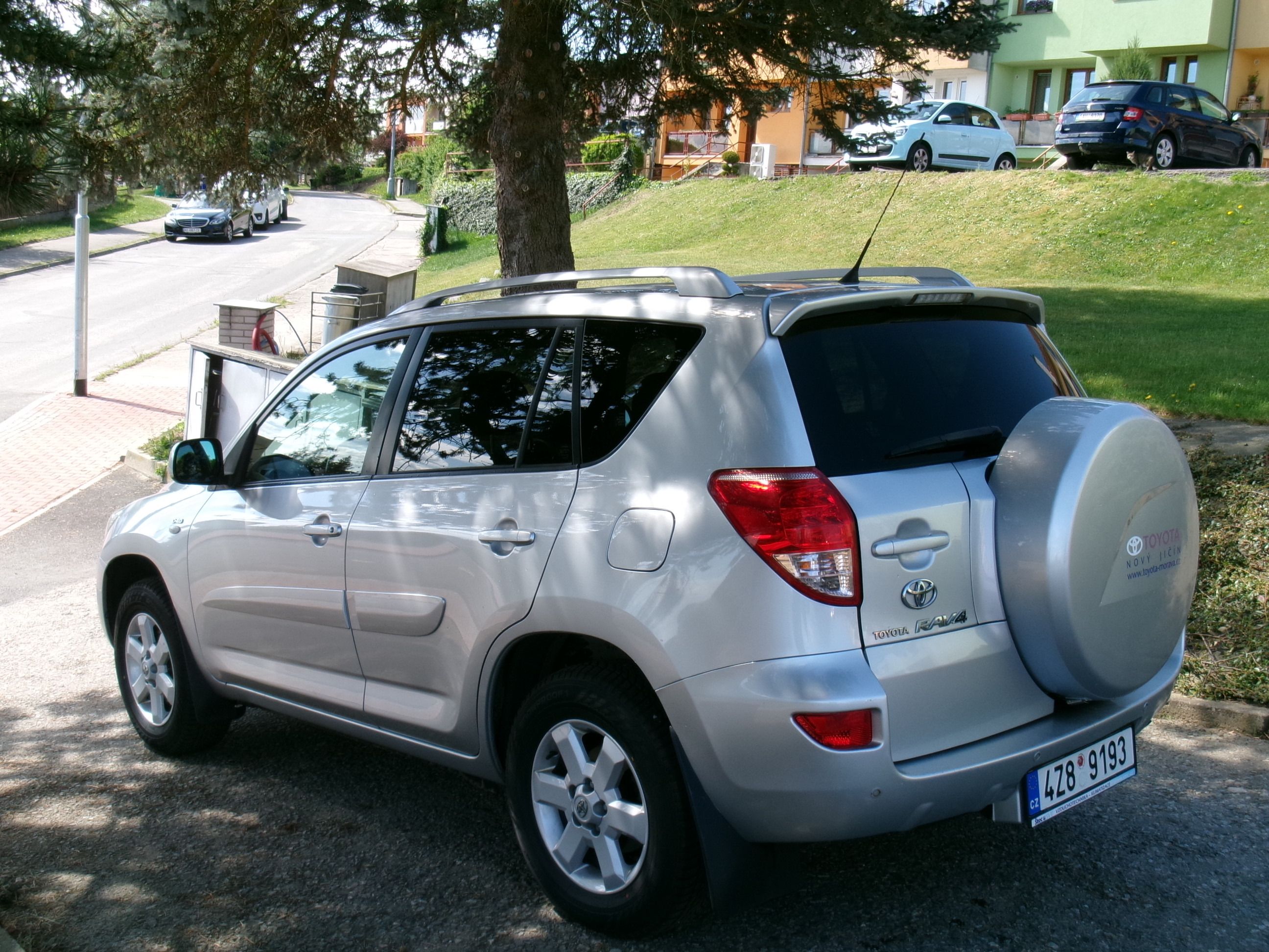 Toyota Rav4, 2.2 D 4x4 - fotka 5