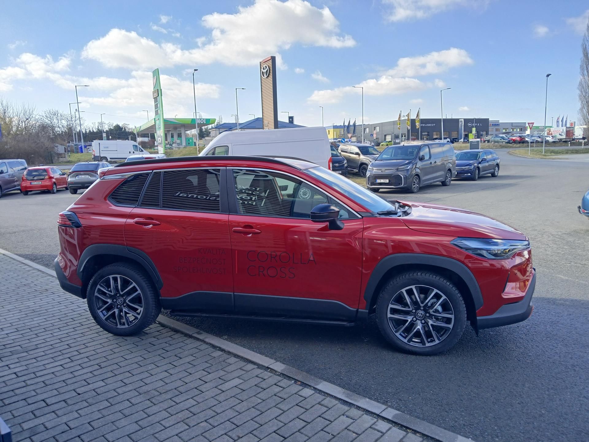 Toyota Corolla Cross, 1,8 HEV STYLE zimní pneu - fotka 4