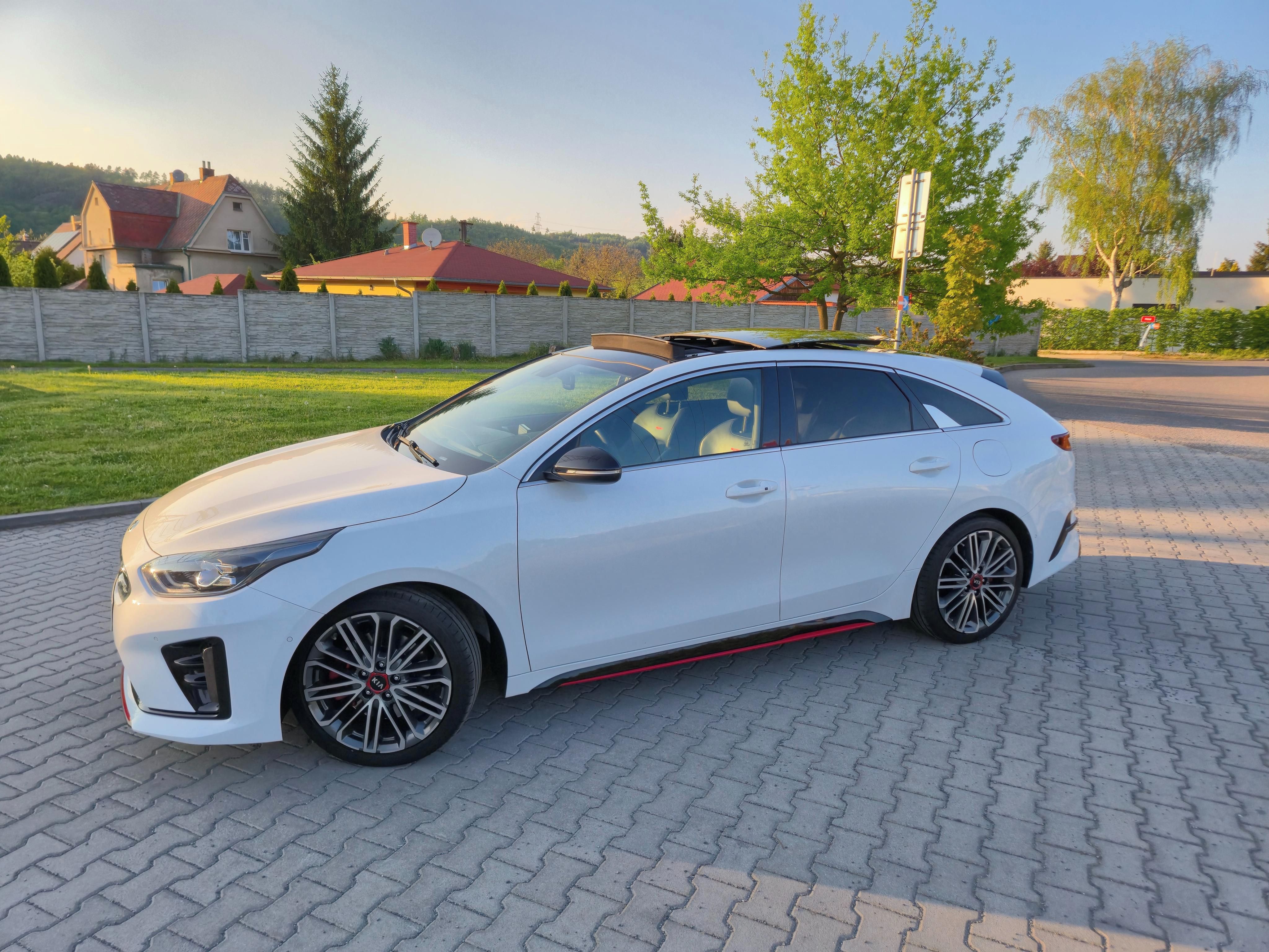 Kia ProCeed, 1,6 T-GDI 7DCT - v záruce KIA - fotka 4