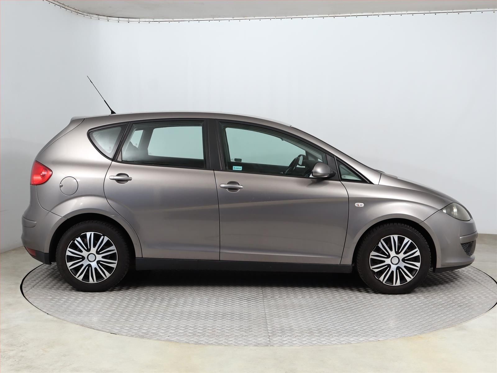 Seat Altea, 2.0 FSI, rezervace - fotka 6