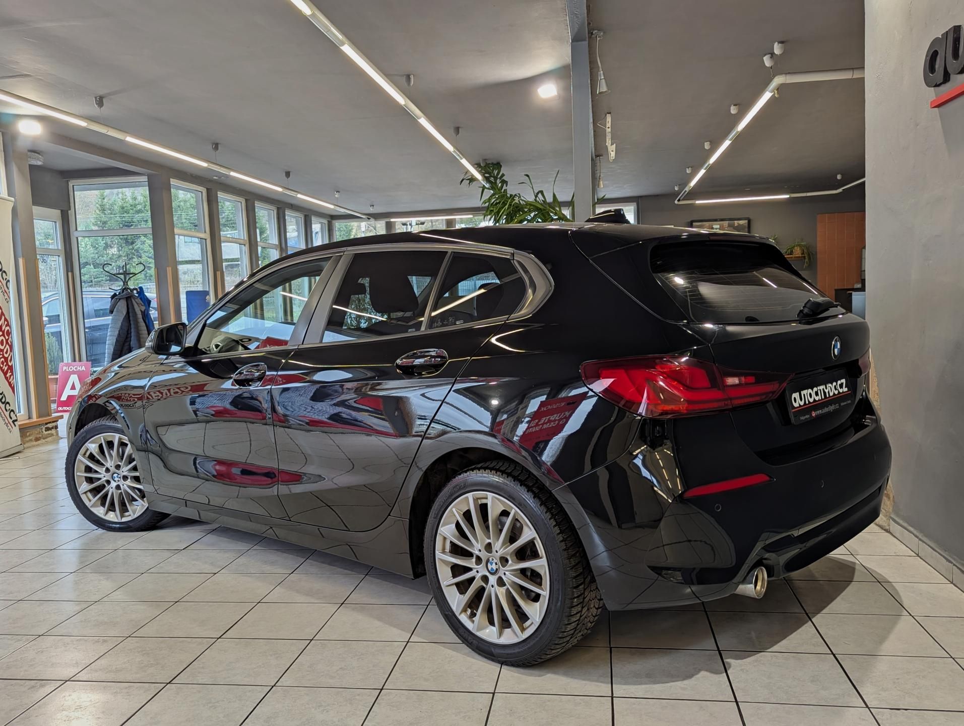 BMW Řada 1, 118 i 103kW A/T, LED, LANE - fotka 5
