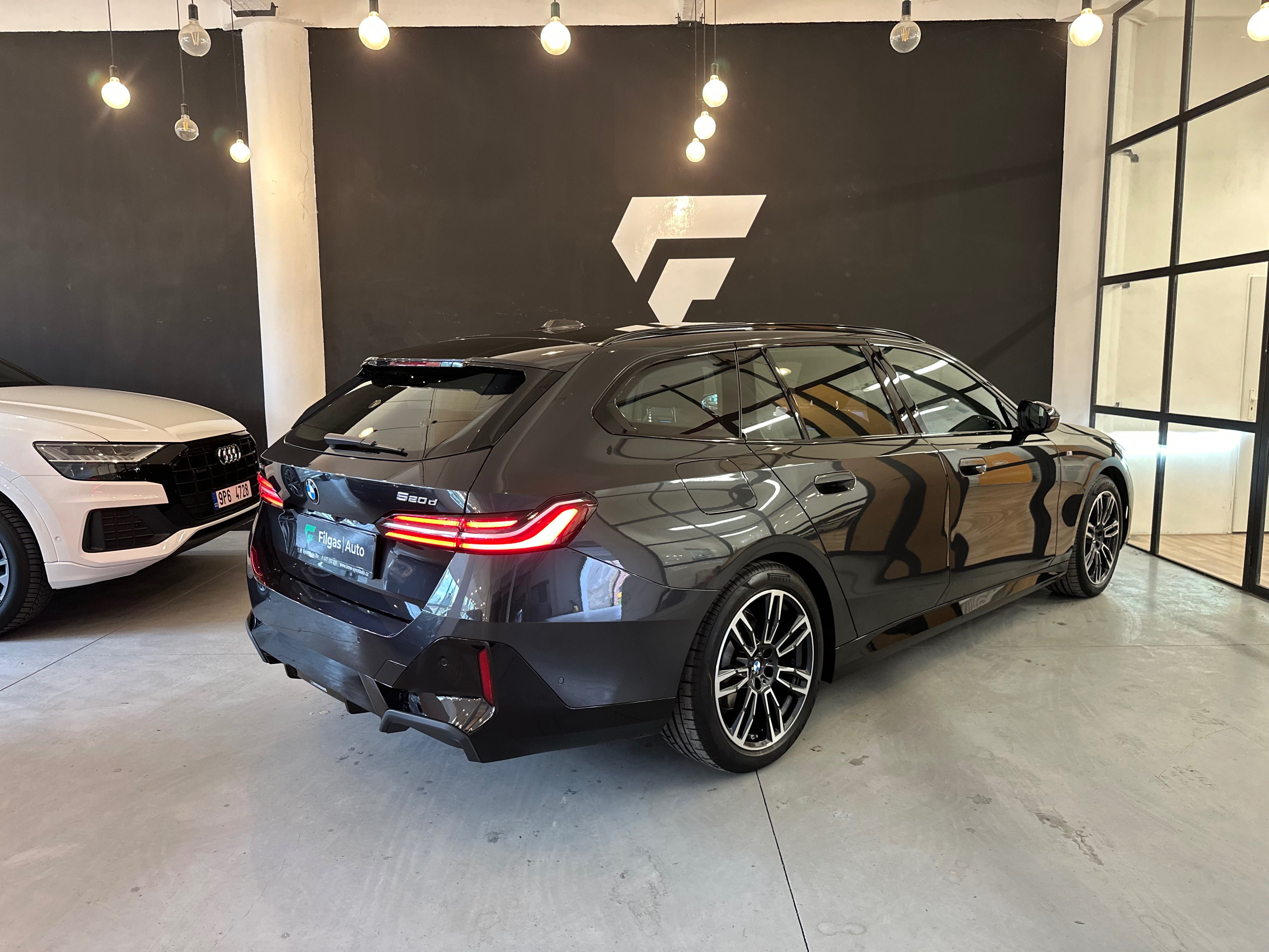 BMW Řada 5, 520D XDRIVE M SPORT TOURING - fotka 2