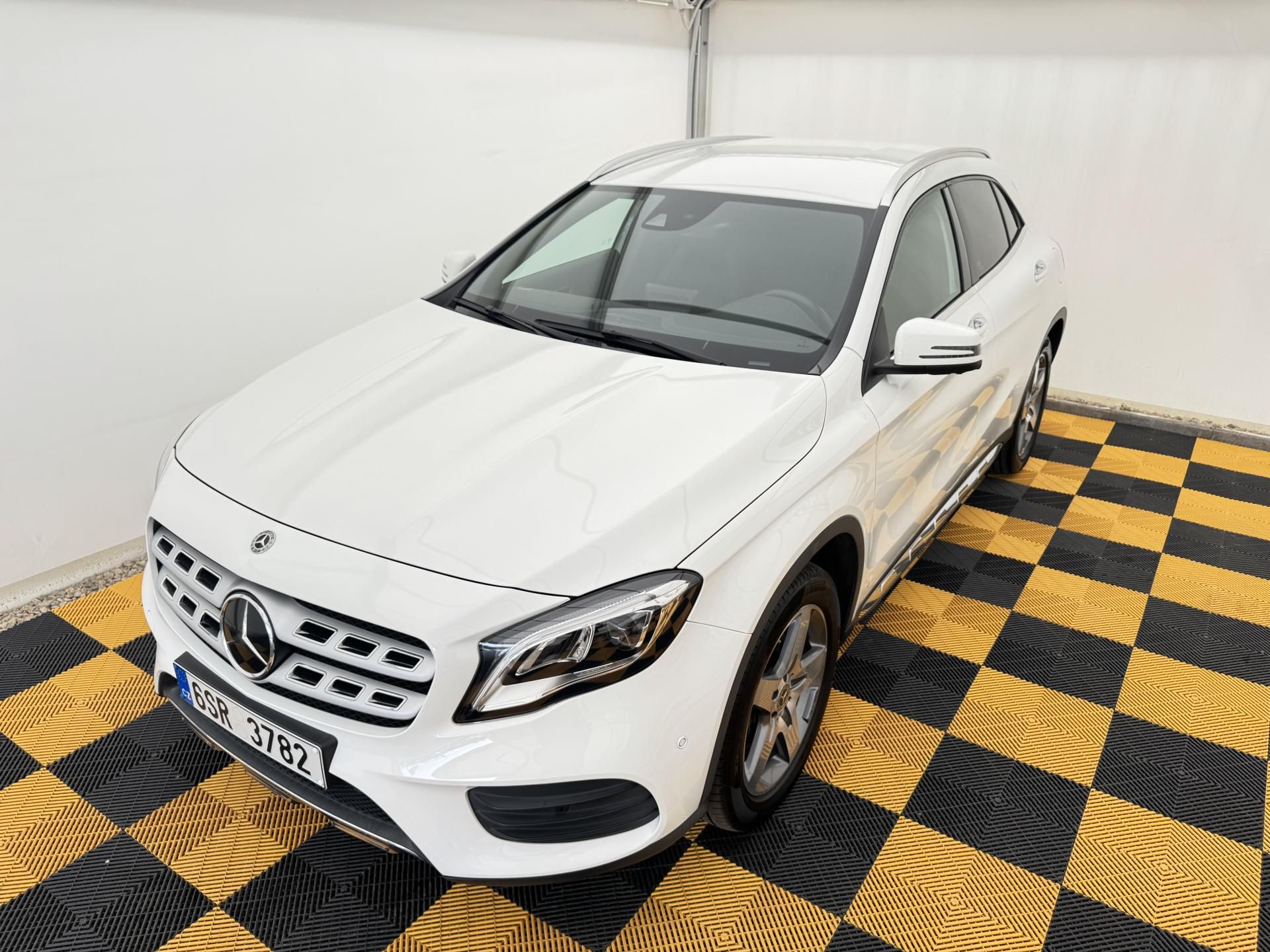 Mercedes-Benz GLA, 220i*135kw*4x4*REZERVACE*