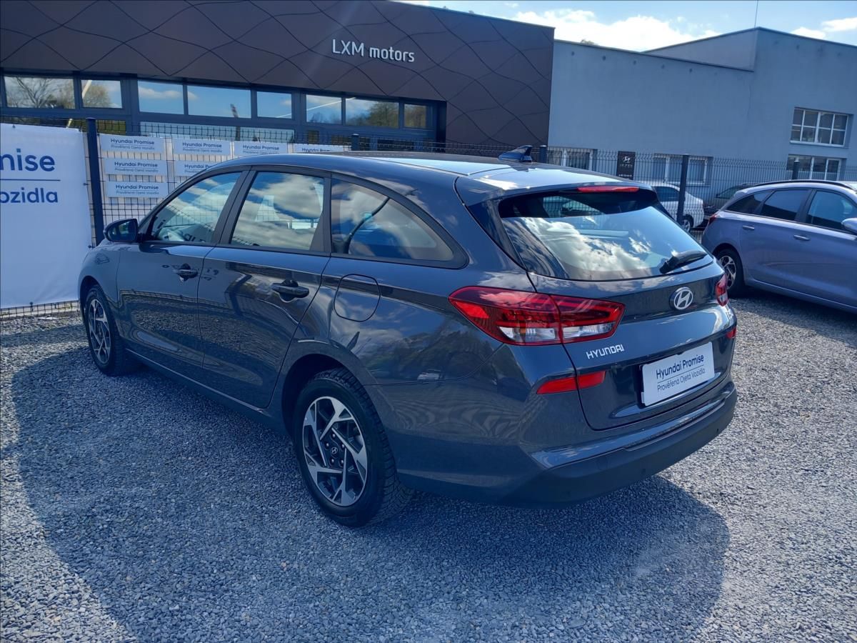 Hyundai i30, 1,5 l COMFORT 16" - fotka 6