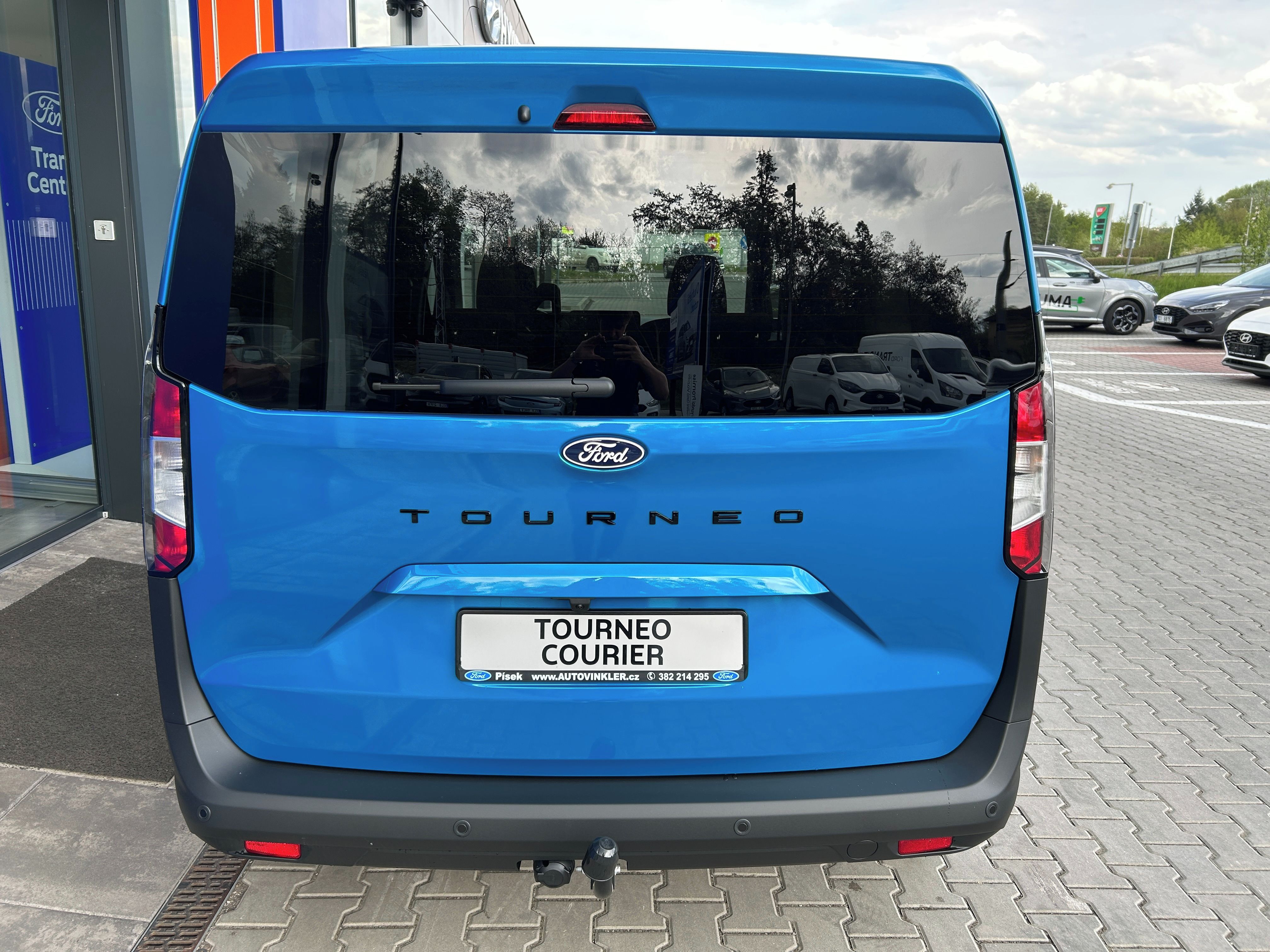 Ford Tourneo Courier, 1.0 EcoBoost 92 kW Titanium L1 - fotka 5