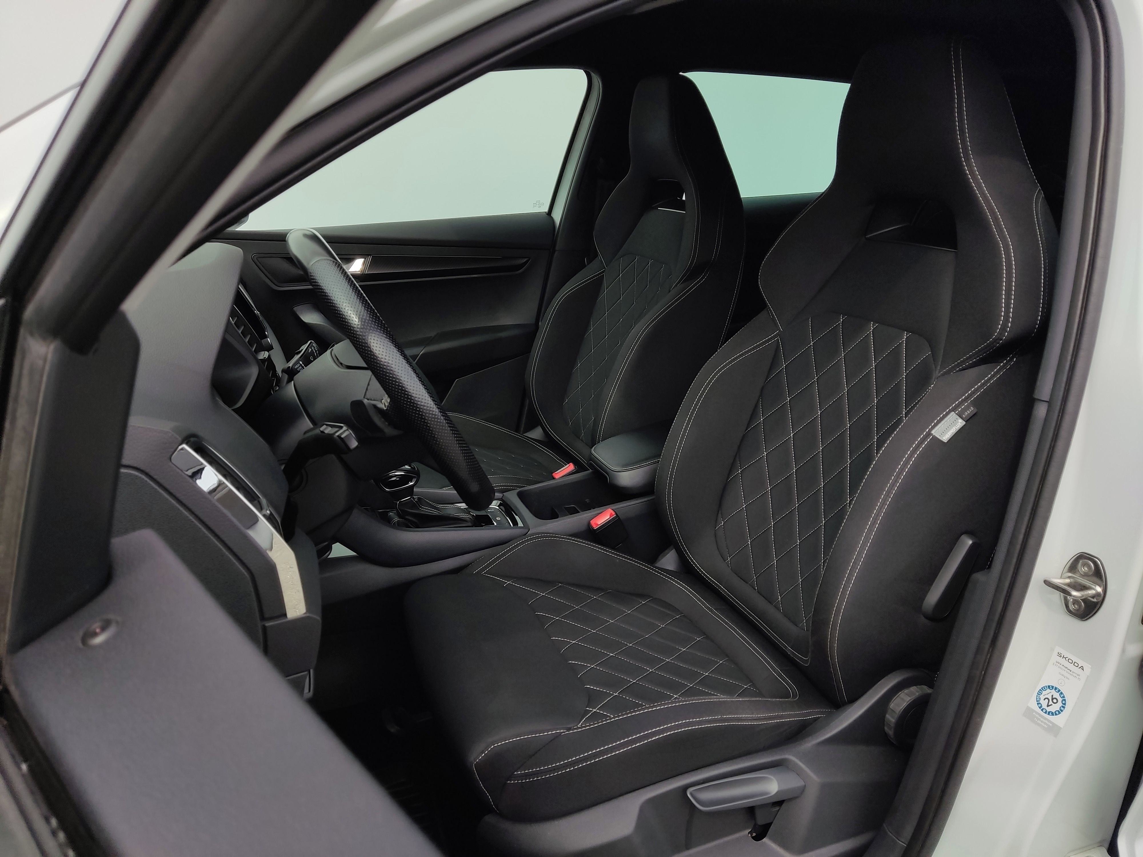 Škoda Karoq, 2.0 TDI 110 kW 4x4 Sportline - fotka 6