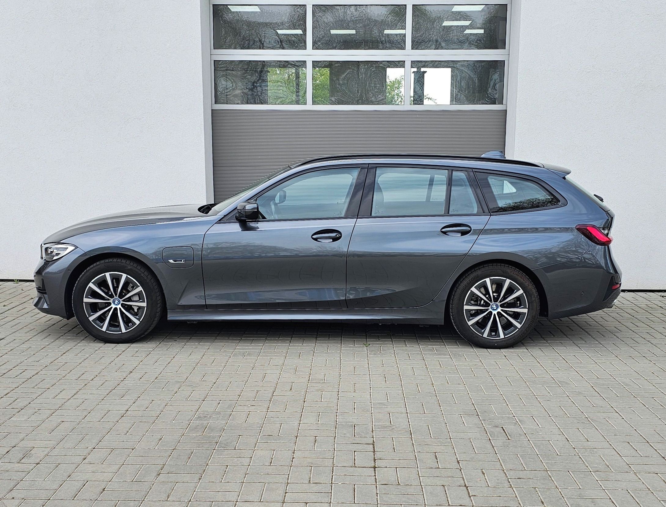 BMW Řada 3, 330e SportLine - fotka 4