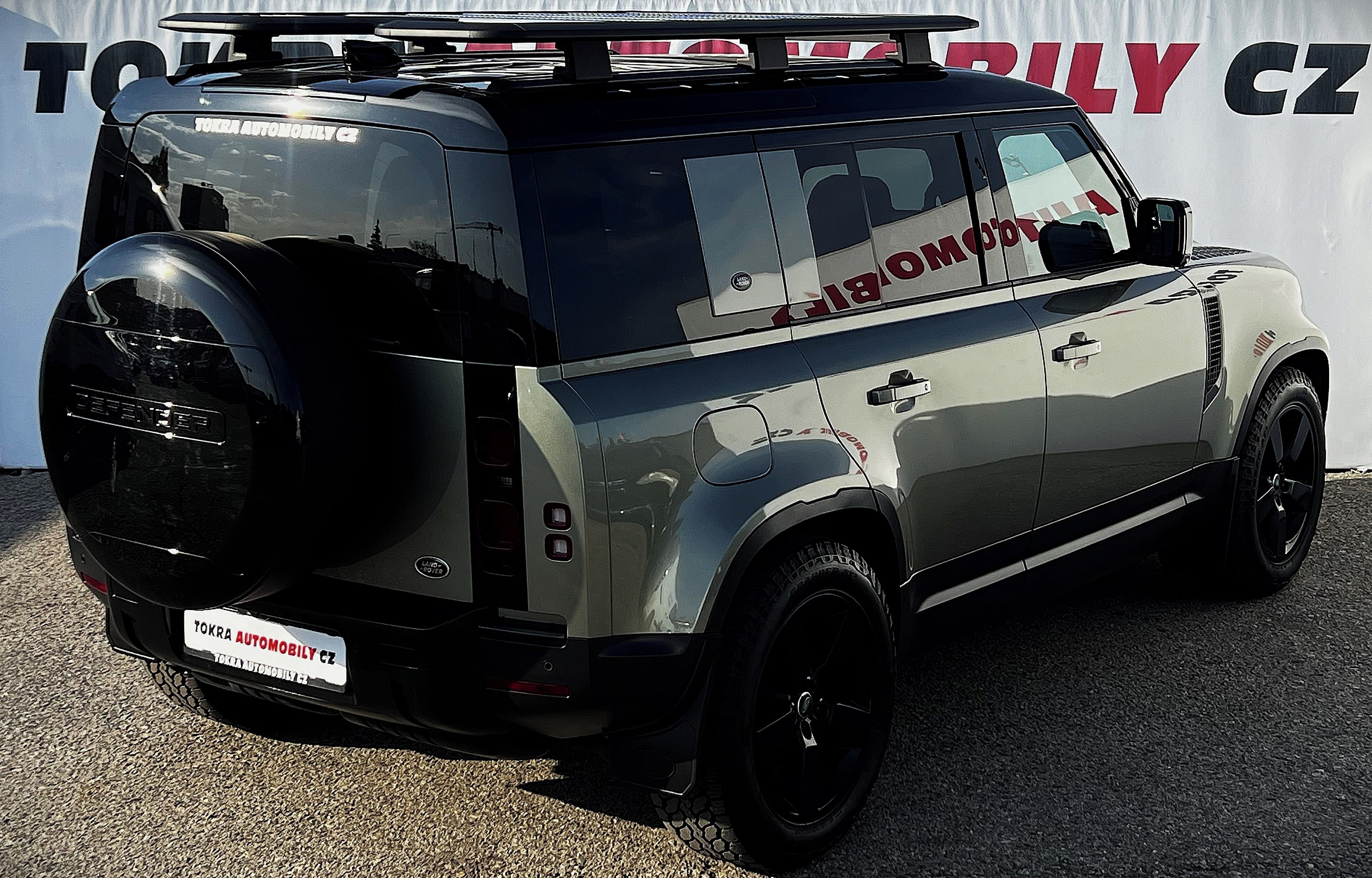 Land Rover Defender, D240 AWD 110 First Edition DPH - fotka 4