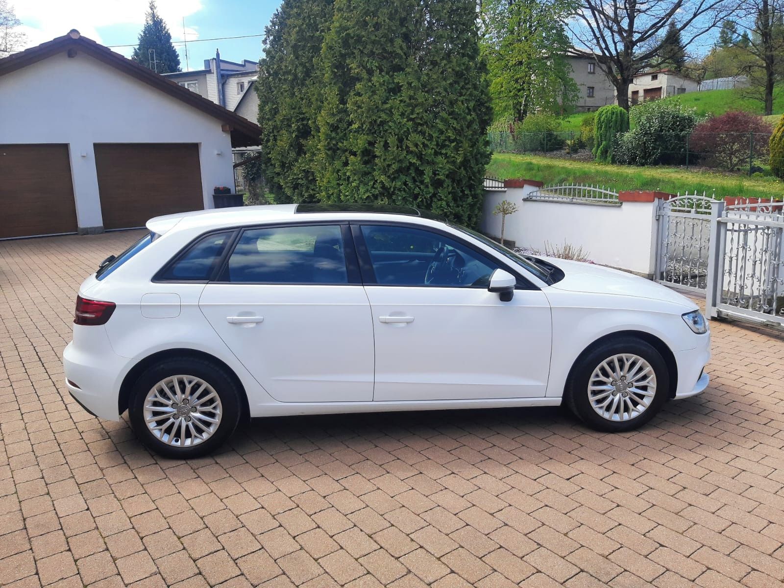 Audi A3, 1.6TDI, ALU, Panorama - fotka 2