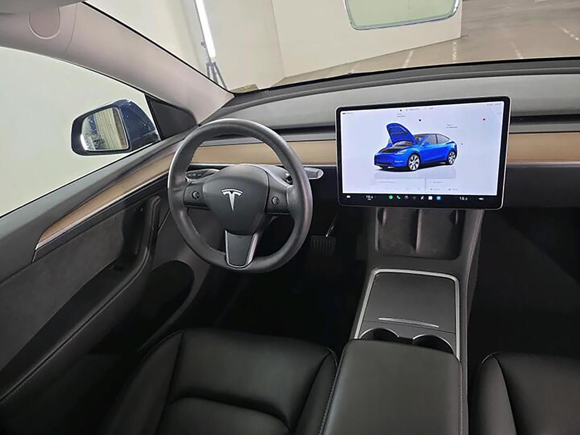 Tesla Model Y, Long Range AWD - fotka 5