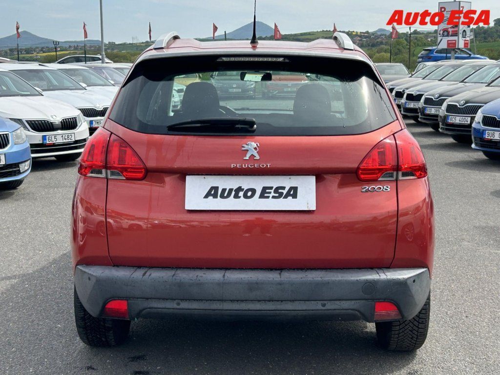 Peugeot 2008, 1.2PT,AC,park.asist - fotka 5