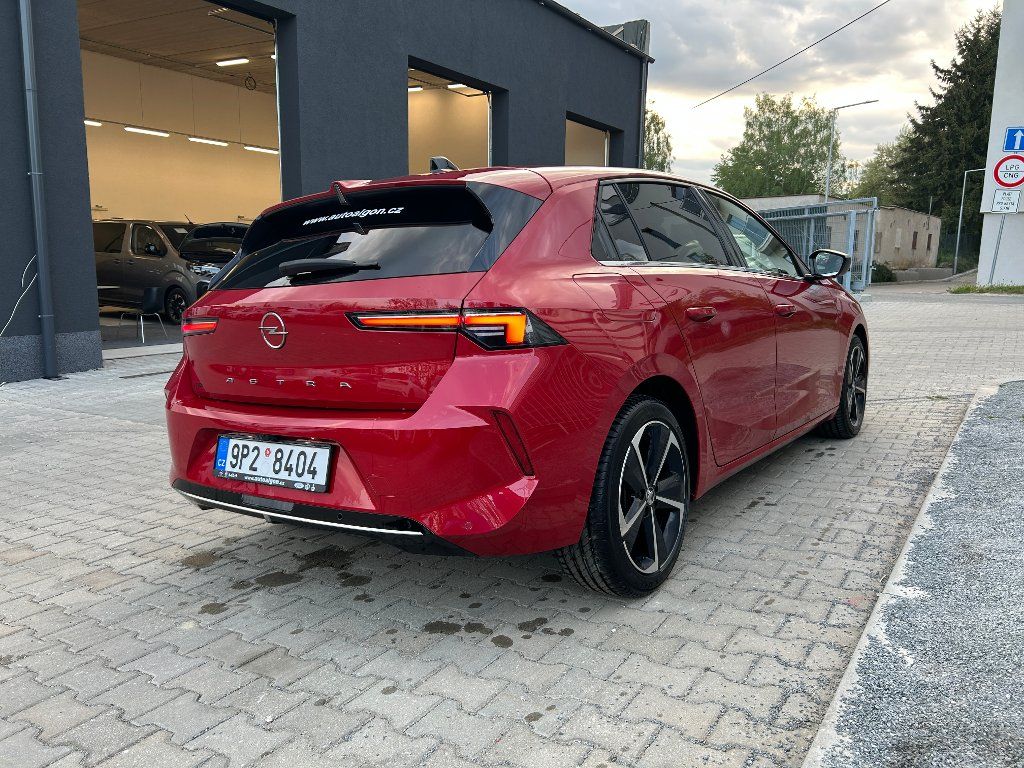 Opel Astra, Elegance 1,2 Turbo 96kW AT8 - fotka 4