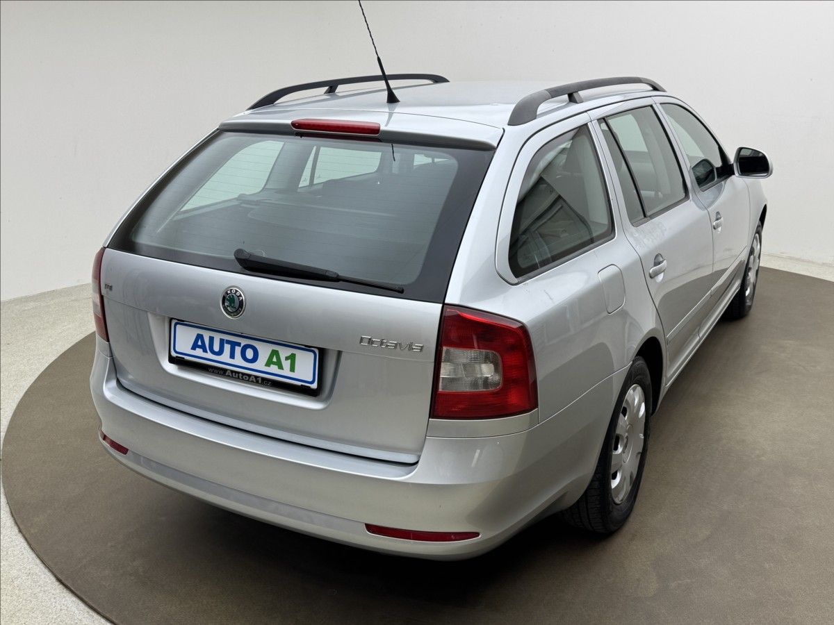 Škoda Octavia, 1,6 TDi 77kW KLIMATIZACE SWING - fotka 4