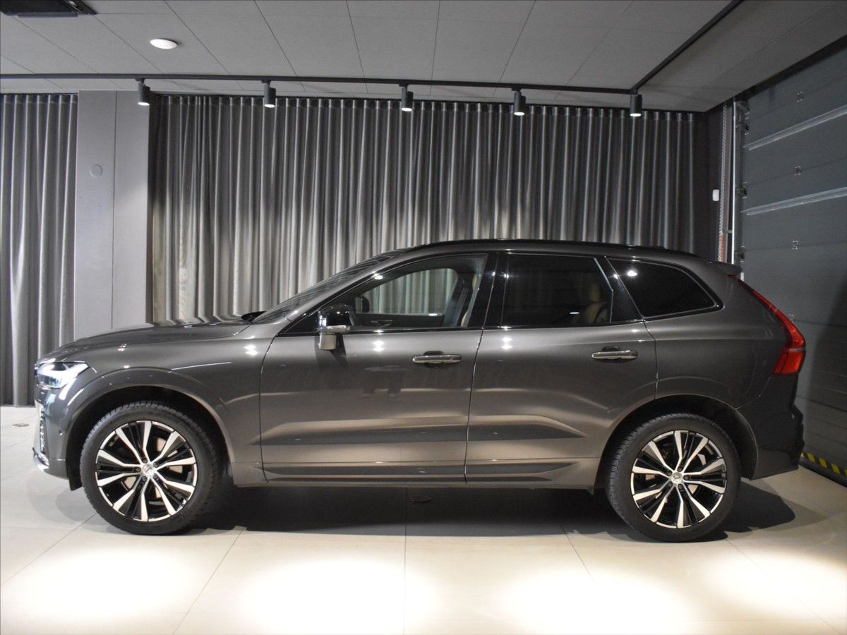 Volvo XC60, 2,0 B4 AWD Ultimate tažné,pano - fotka 2