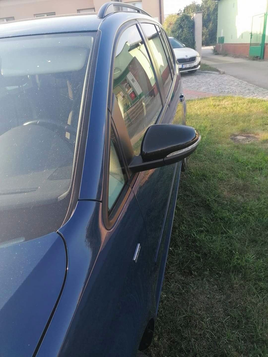 Volkswagen Touran - fotka 5