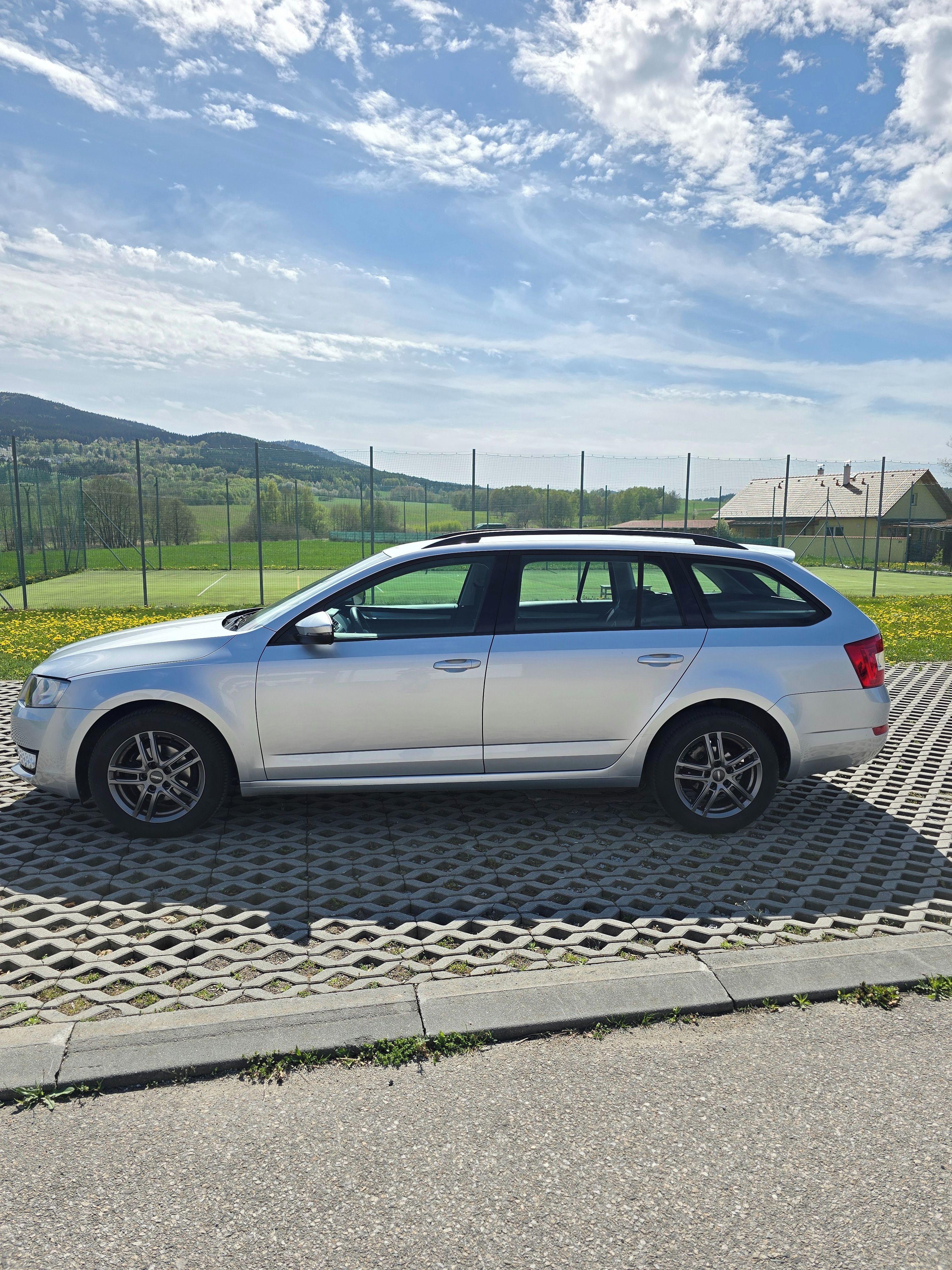 Škoda Octavia, 1.6 TDI Combi Naj.157tkm - fotka 4
