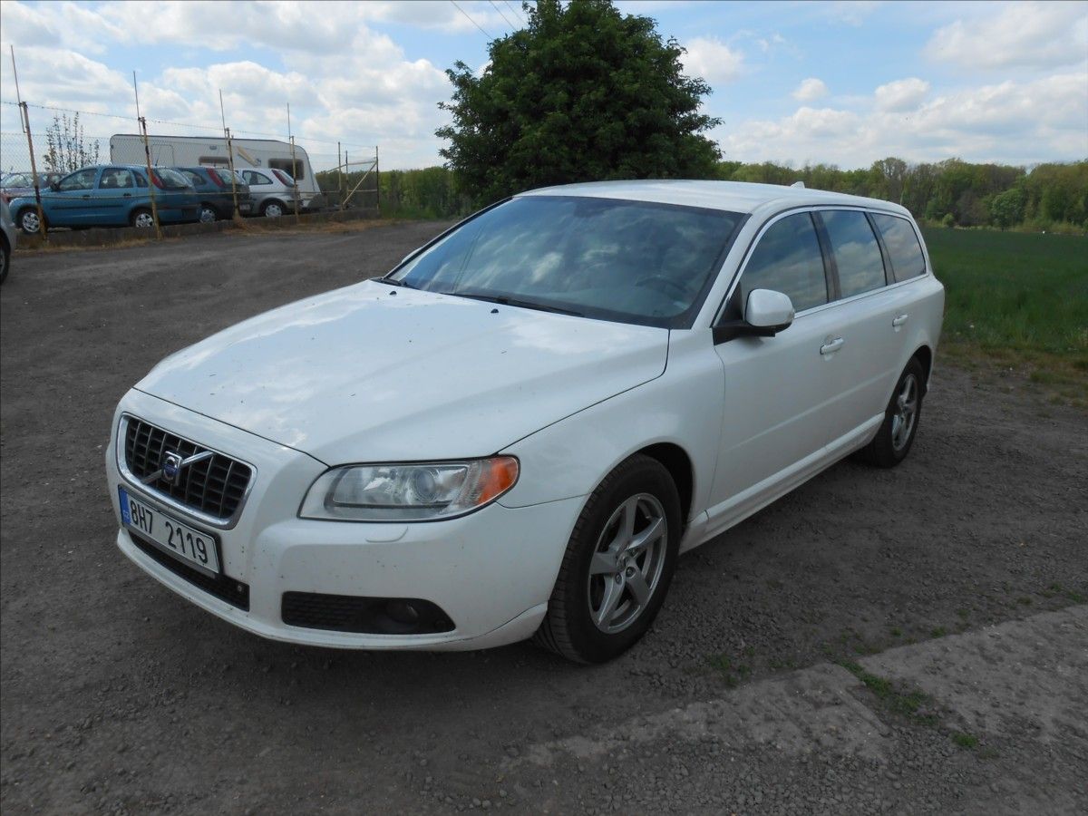 Volvo V70, 2,4 D 5 AWD 136 kW DIGIKLIMA - fotka 2